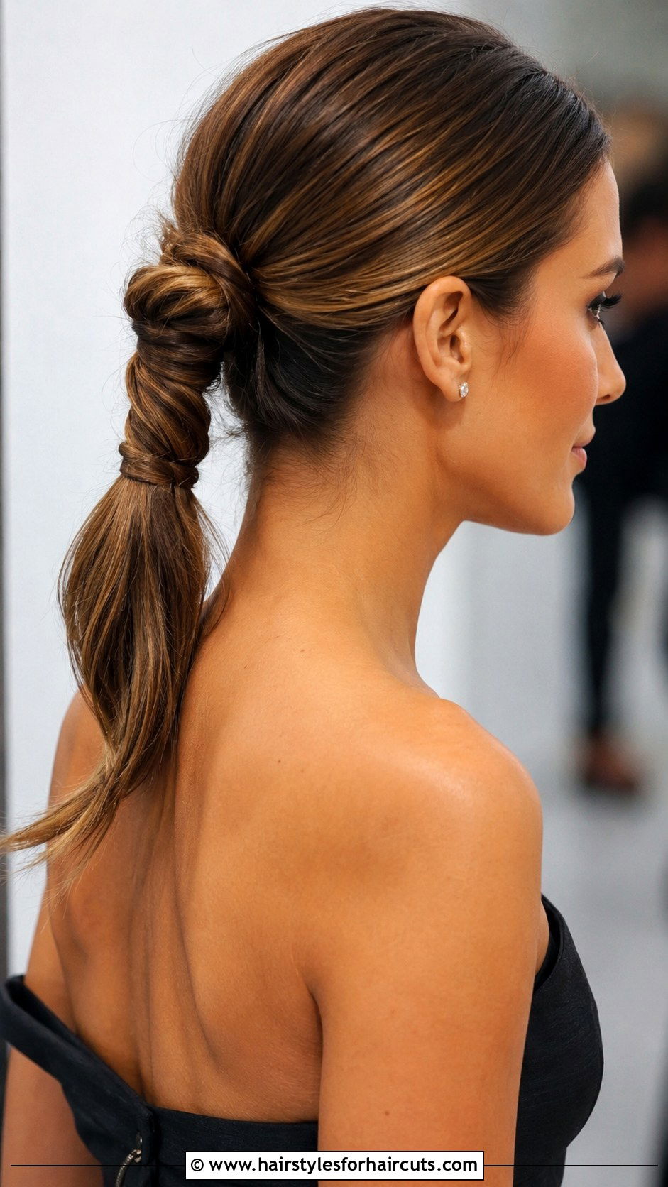 Knotted Low Ponytail - 25 cocktail hairstyles for medium hair - 25 cocktail hairstyles for medium hair