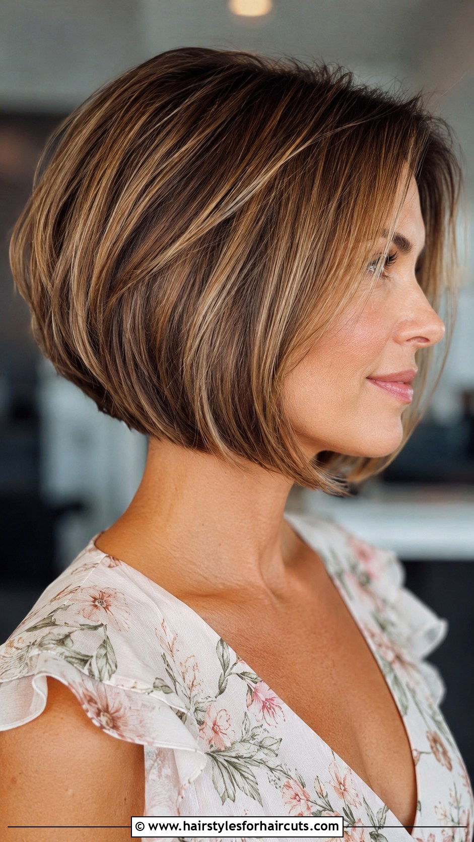 Layered Bob - 25 best haircuts for straight hair oval face - 25 best haircuts for straight hair oval face