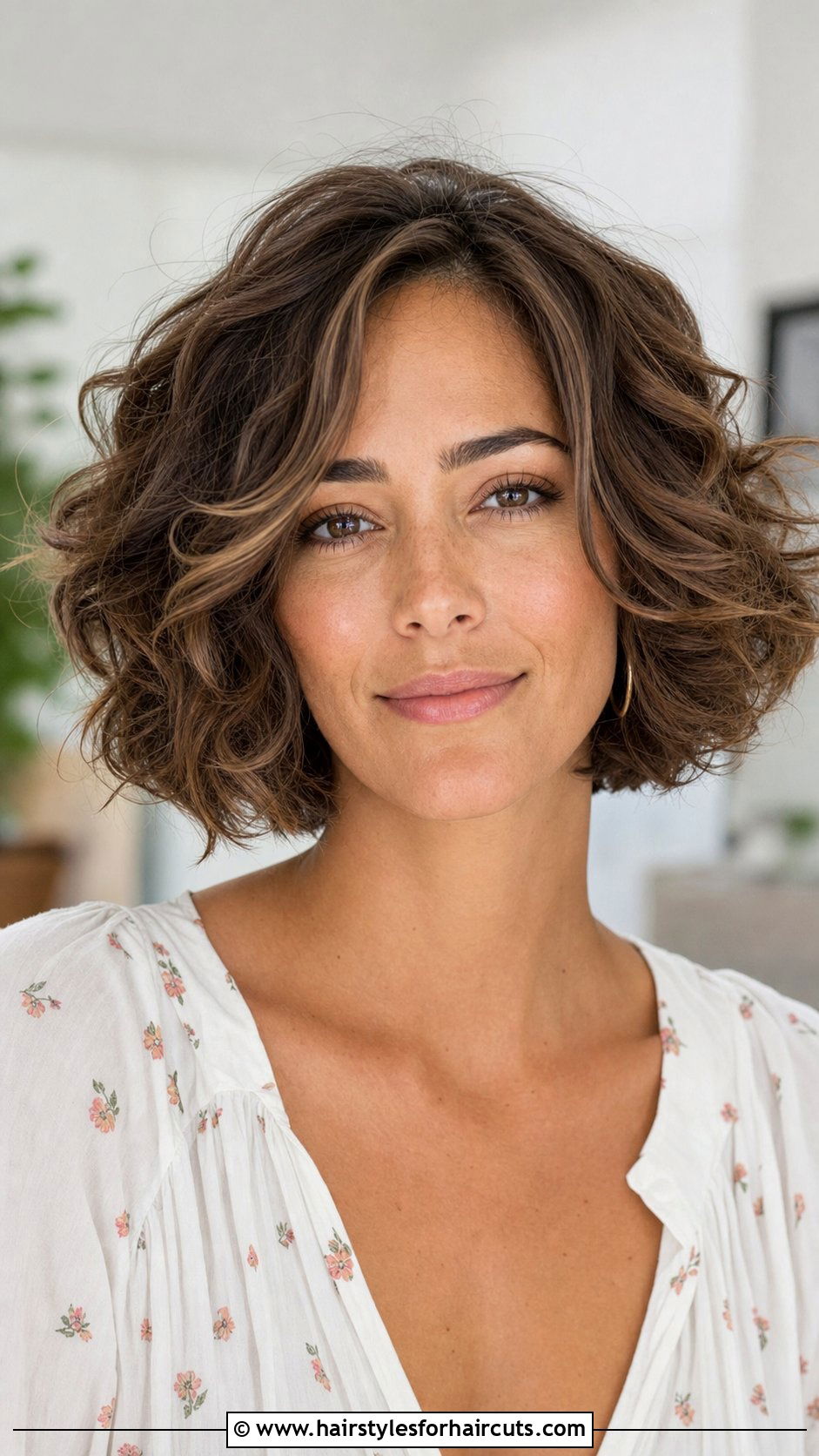 Layered Bob For Curly Hair - 25 hairstyles for curly and frizzy hair - 25 hairstyles for curly and frizzy hair