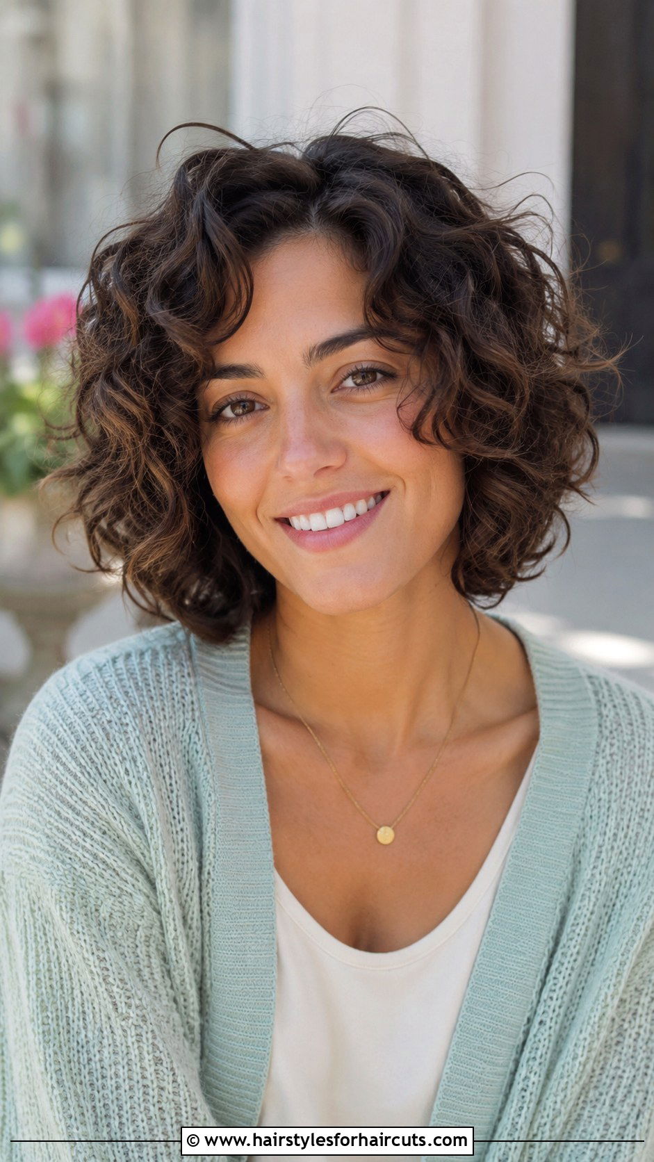 Layered Bob For Thick Curly Hair - 25 best haircuts for thick curly hair - 25 best haircuts for thick curly hair