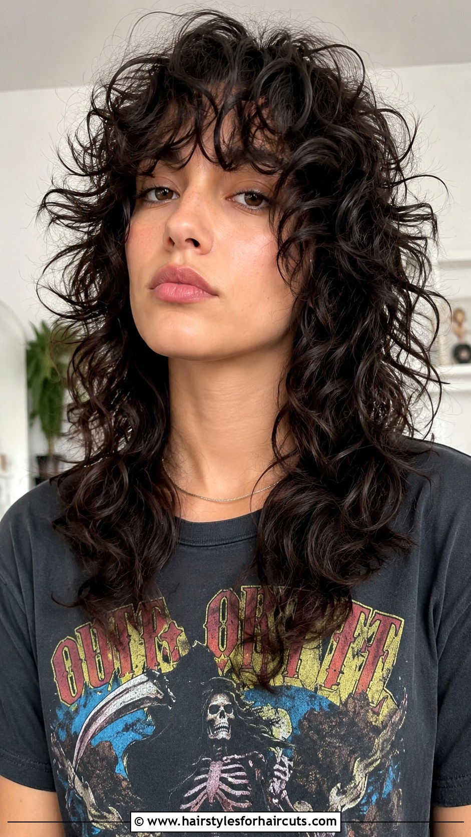 Layered Curly Bob - 25 curly hairstyles for medium hair - 25 curly hairstyles for medium hair