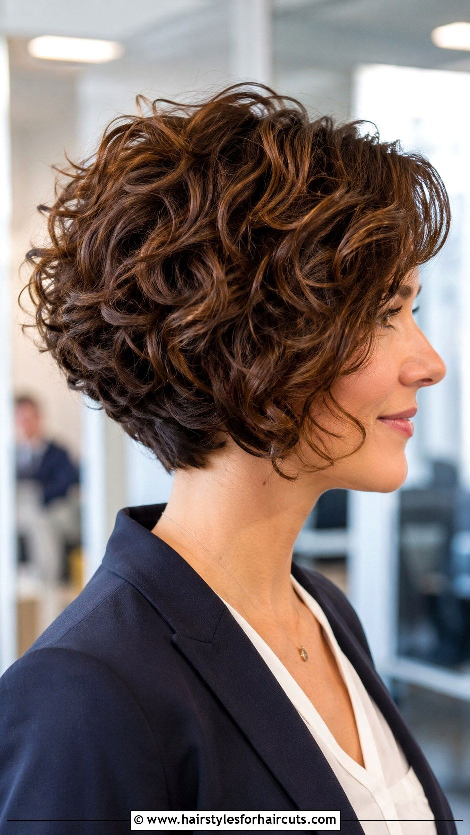 Layered Curly Bob - 25 fine curly hair haircuts - 25 fine curly hair haircuts