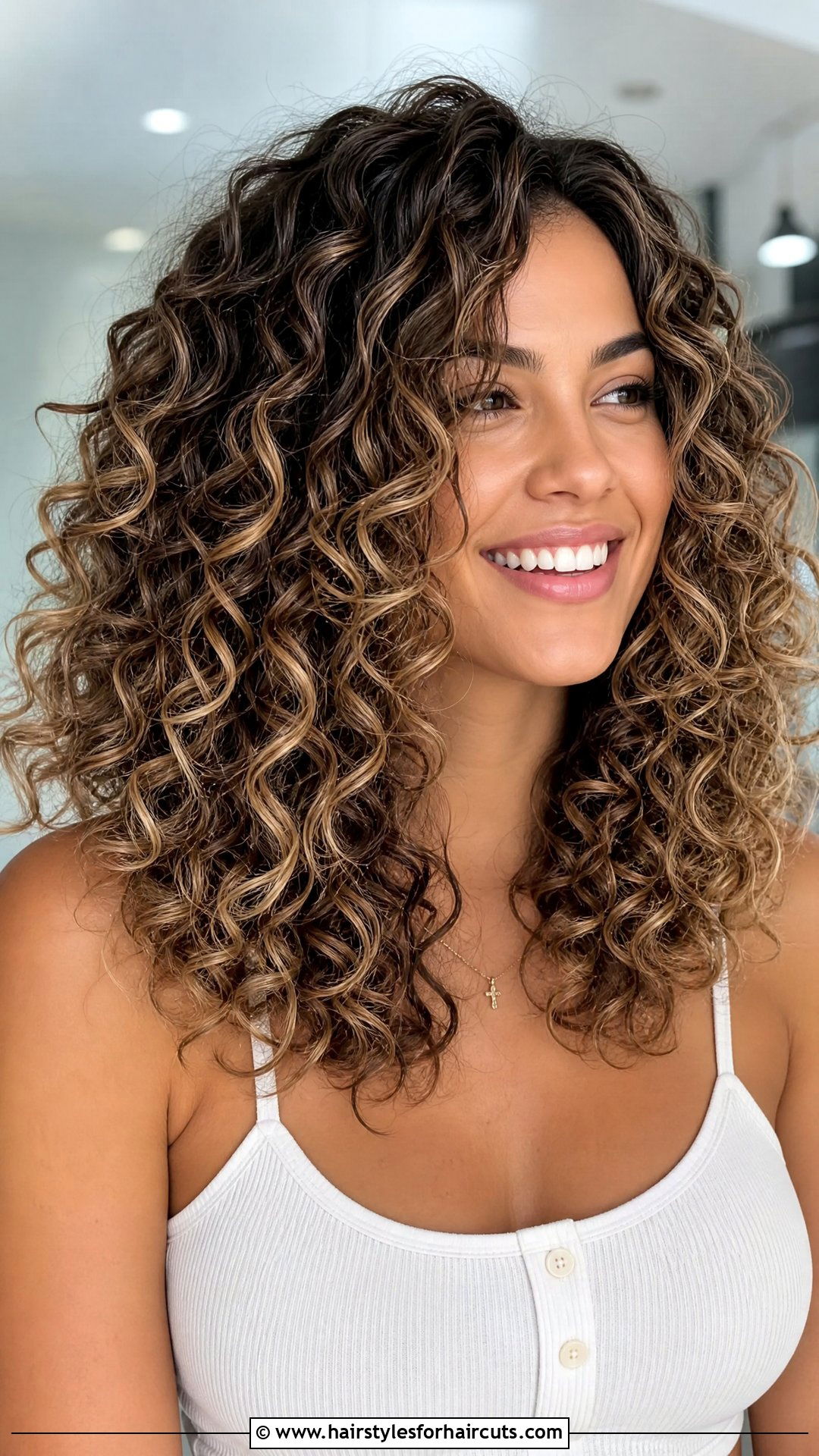 Layered Curly Hair With Highlights - 25 layered haircuts for curly hair - 25 layered haircuts for curly hair