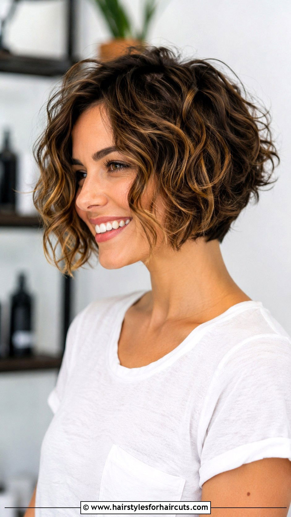 Layered Curly Pixie Bob - 25 curly haircuts in layers - 25 curly haircuts in layers