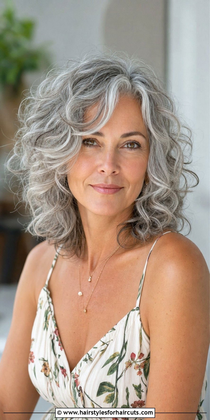 Layered Curly Shoulder Cut - 25 hairstyles for curly gray hair over 60 - 25 hairstyles for curly gray hair over 60