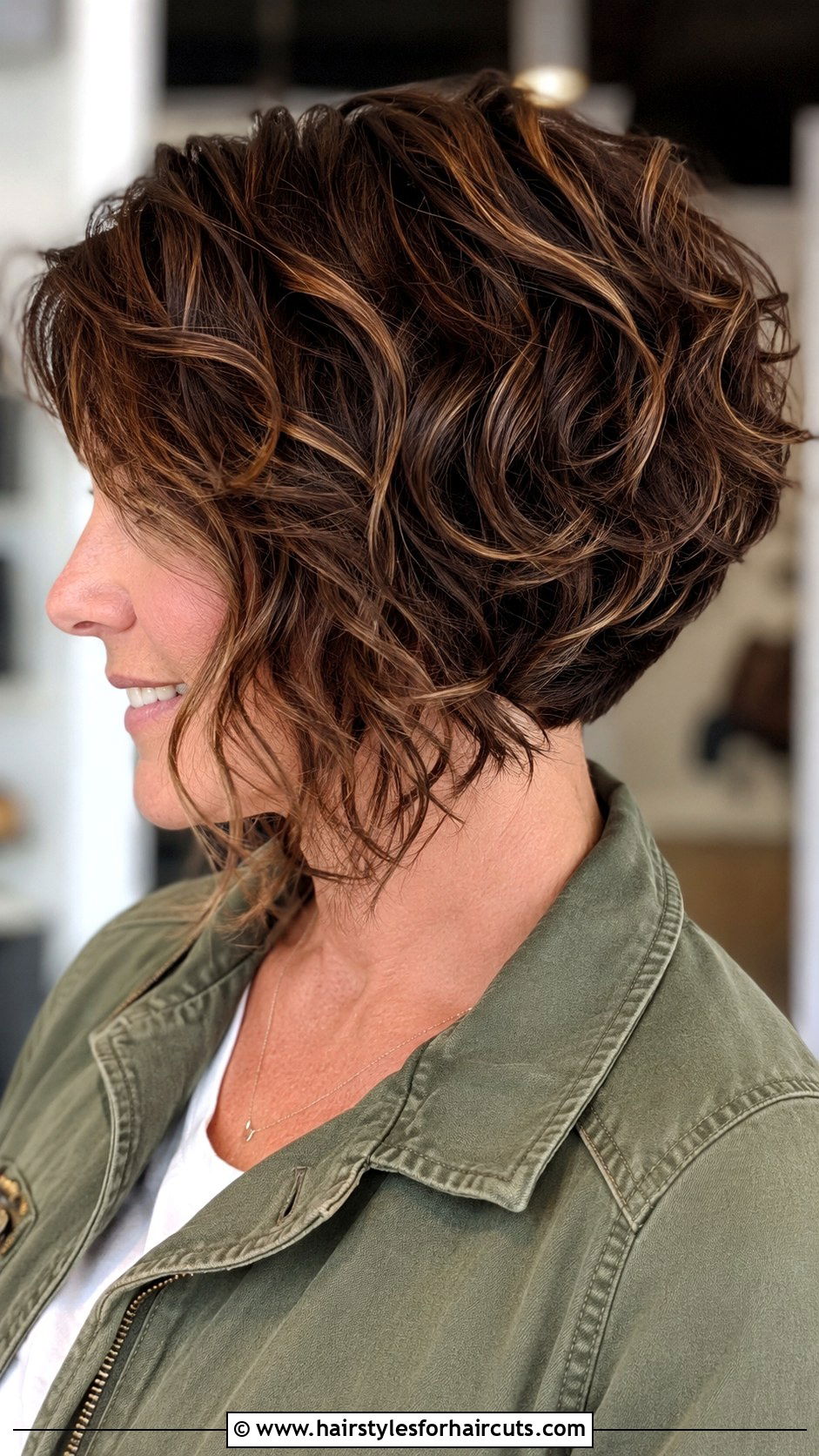 Layered Inverted Curly Bob - 25 curly haircuts in layers - 25 curly haircuts in layers