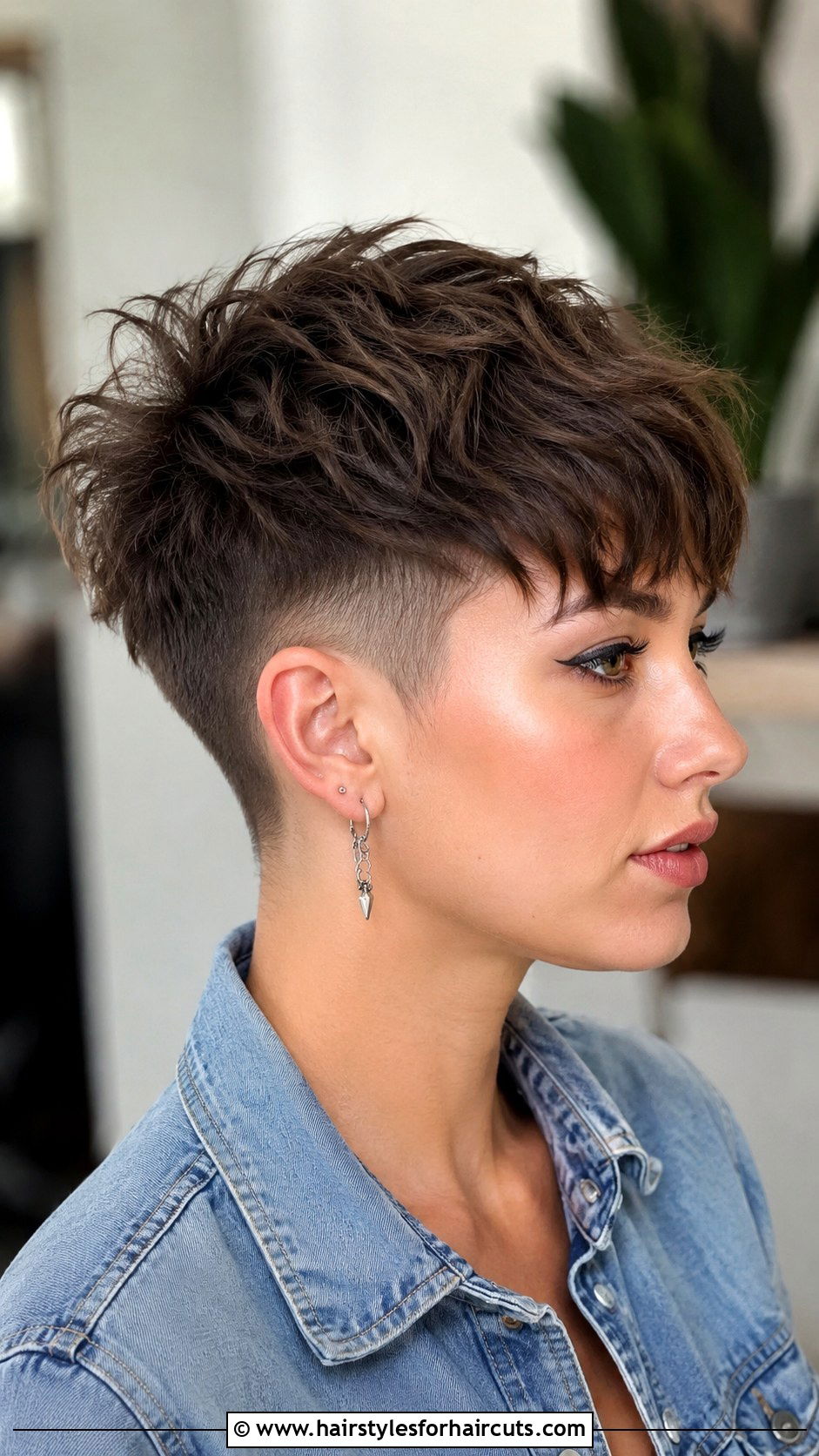 Layered Lob With Shaved Side - 25 hairstyles with shaved sides - 25 hairstyles with shaved sides