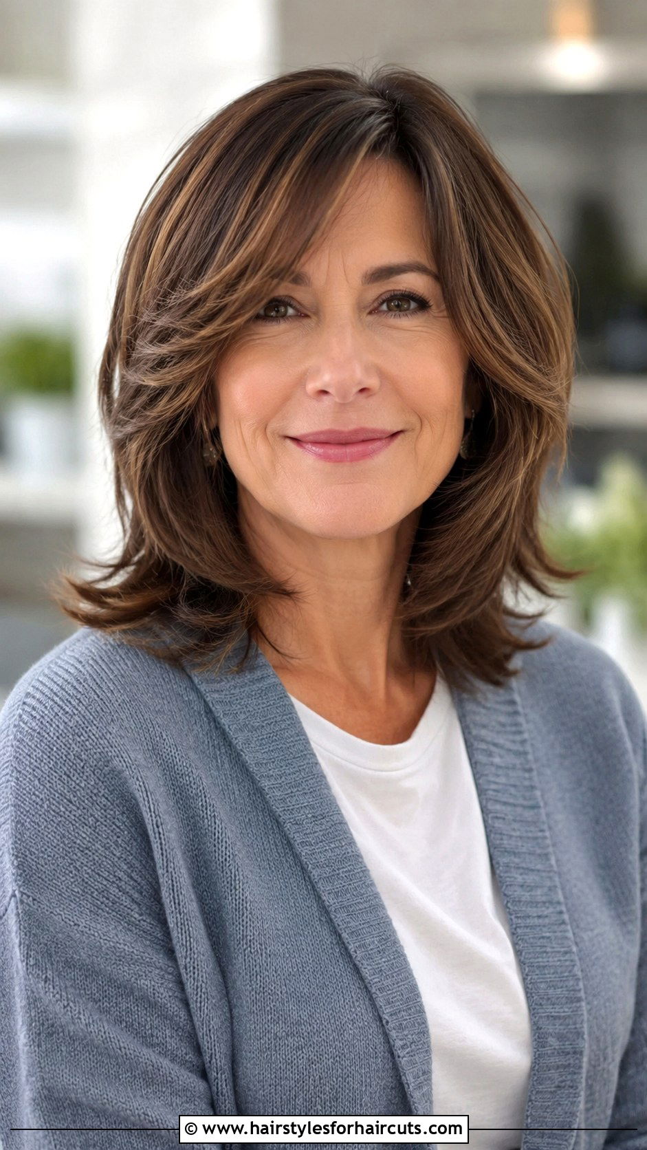 Layered Medium Haircut - 25 haircuts for double chin - 25 haircuts for double chin