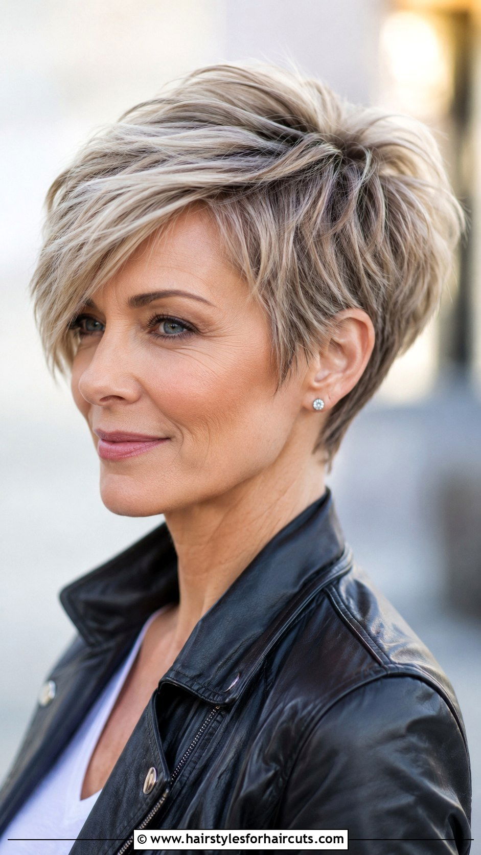 Layered Medium Haircut - 25 haircuts for growing out short hair - 25 haircuts for growing out short hair