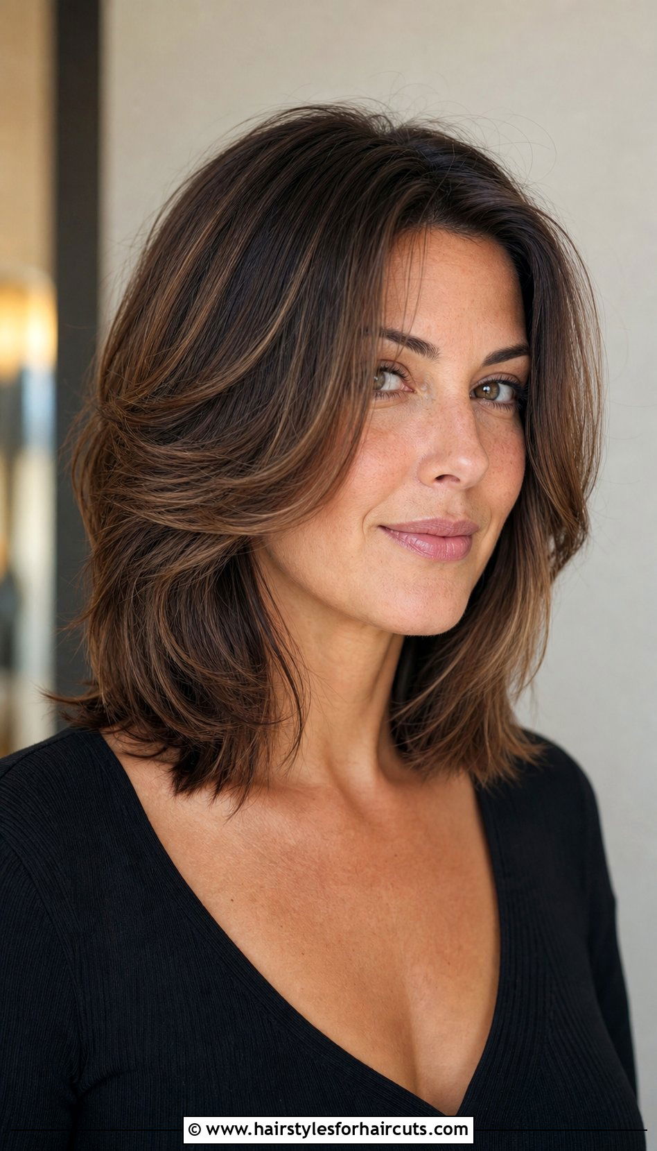 Layered Medium Haircut With Face Framing - 25 haircuts for medium length hair with layers - 25 haircuts for medium length hair with layers