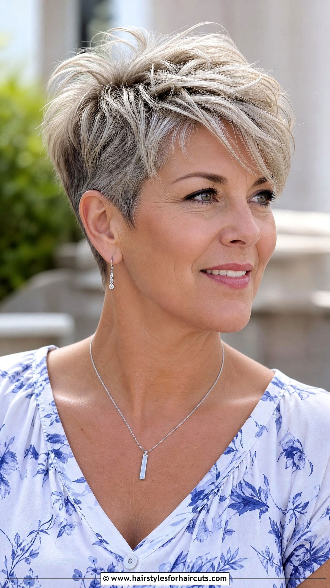 Layered Pixie Cut - 25 short haircuts for women with thinning hair - 25 short haircuts for women with thinning hair
