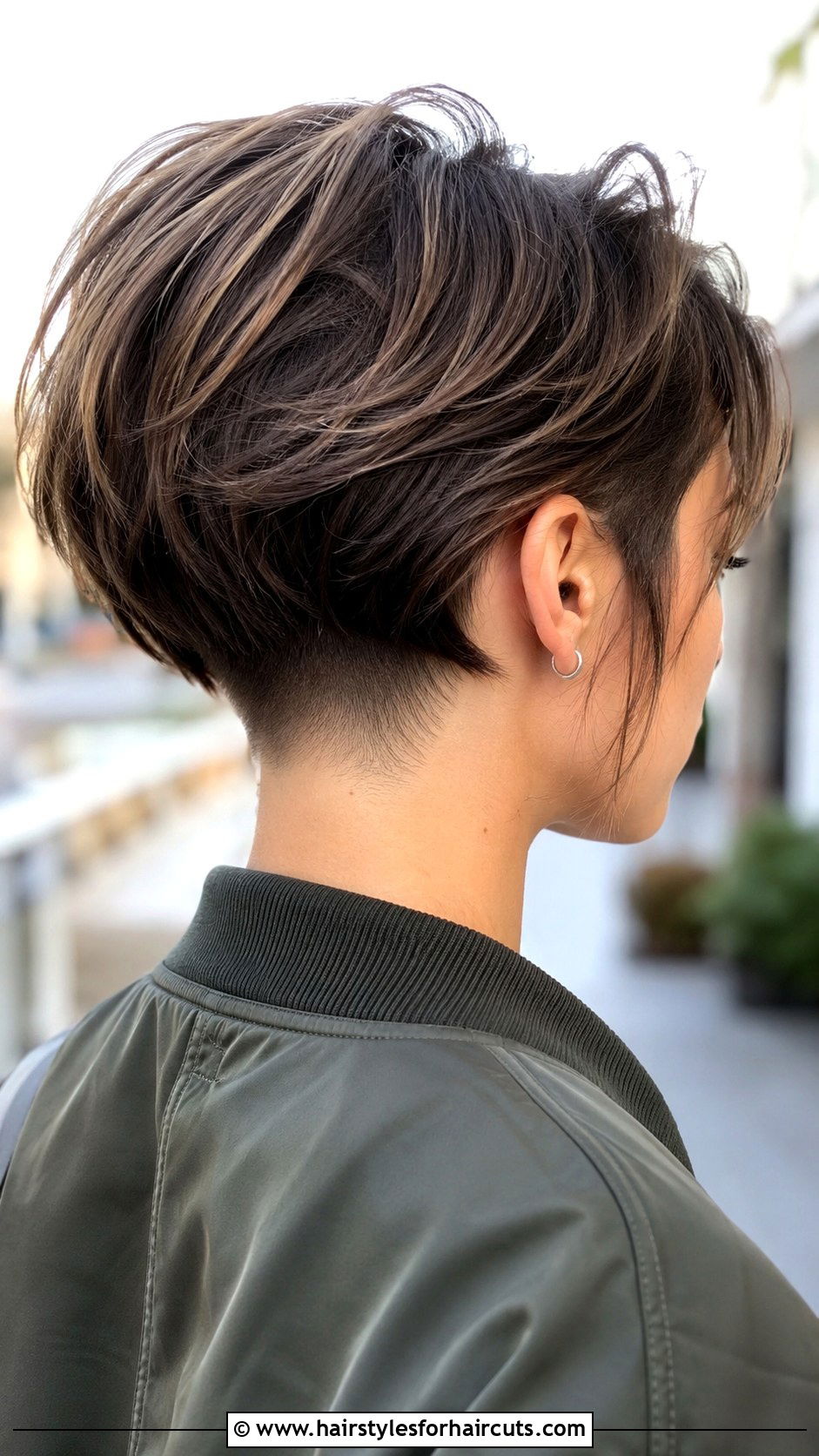 Layered Undercut Bob - 25 grunge hairstyles for short hair - 25 grunge hairstyles for short hair