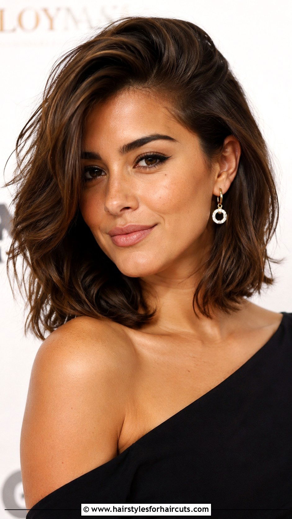 Lob With Deep Side Part - 25 lob haircuts for thin hair - 25 lob haircuts for thin hair