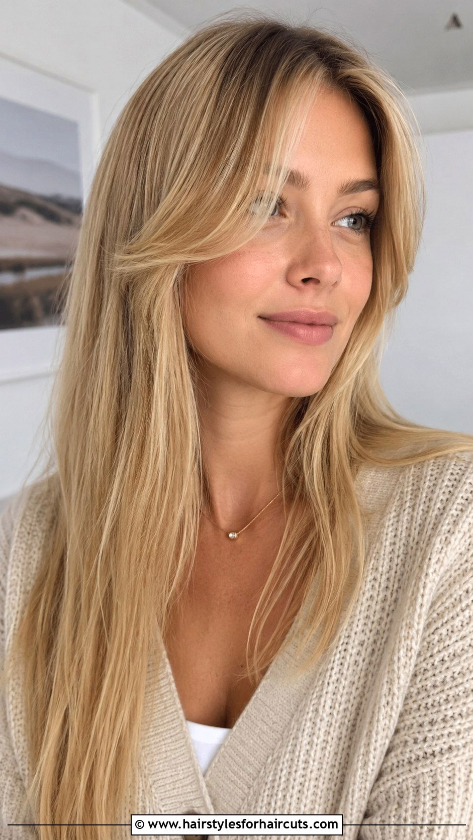 Long Blonde Straight Hair With Curtain Bangs Haircut - 25 haircuts for blonde straight hair - 25 haircuts for blonde straight hair