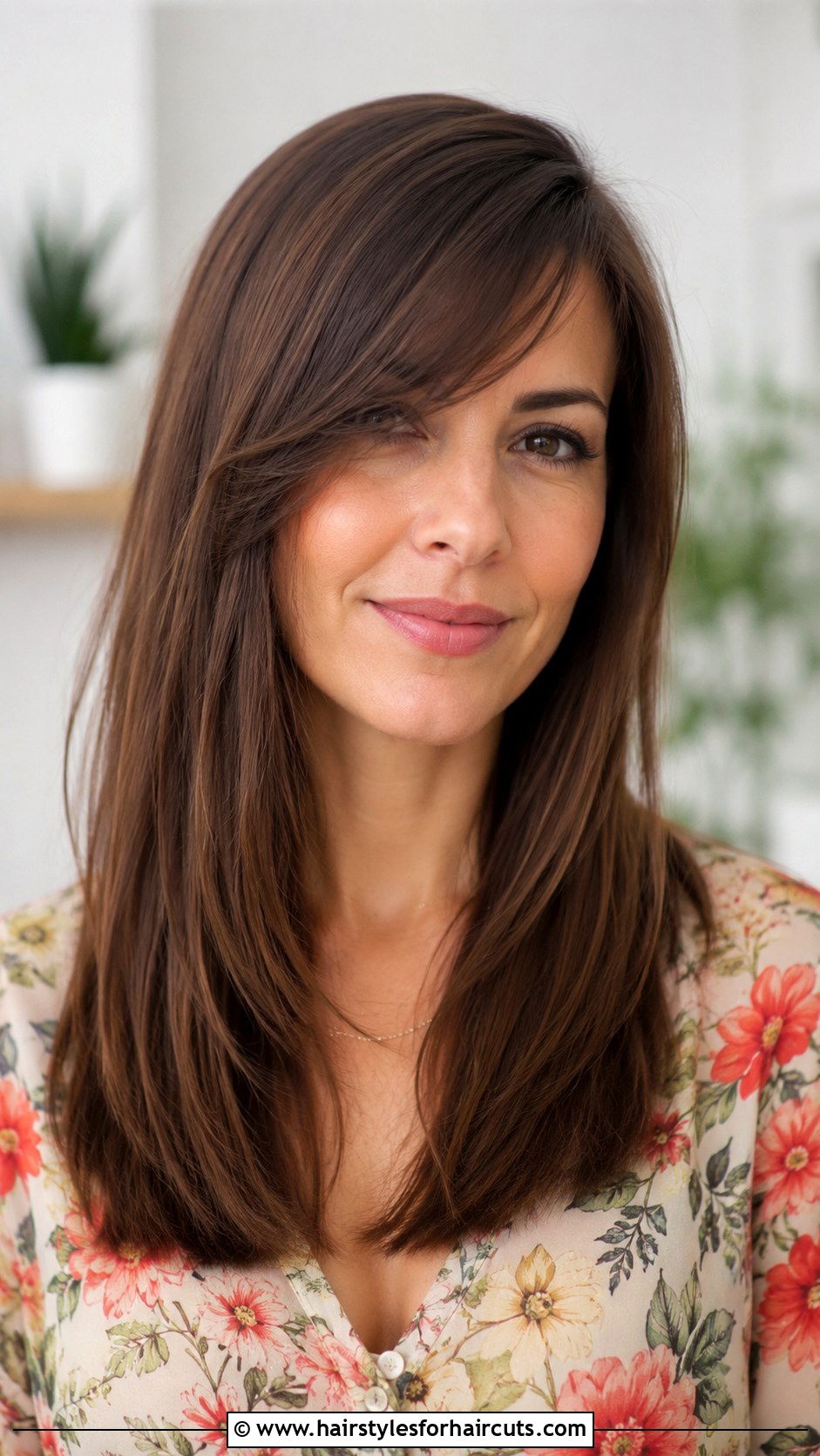 Long Blunt Cut With Side Swept Bangs - 25 haircuts for long hair no layers - 25 haircuts for long hair no layers