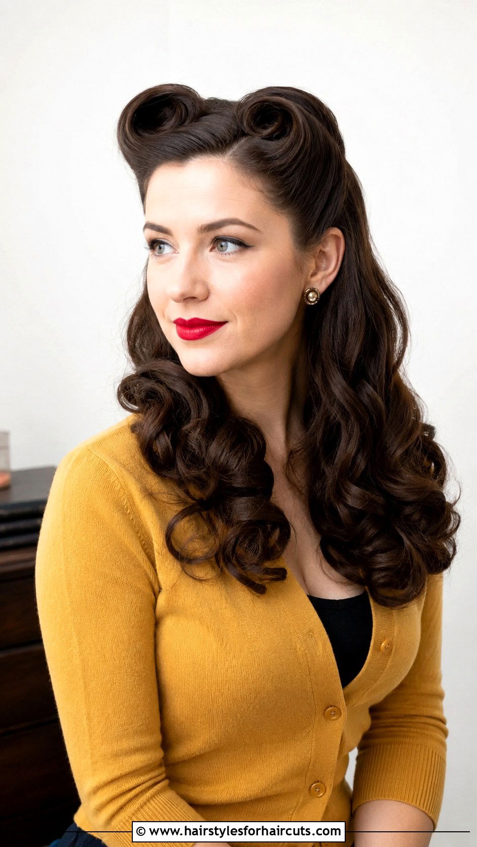 Long Hair Reverse Pin Up Roll - 25 1950s long hair pin up hairstyles - 25 1950s long hair pin up hairstyles