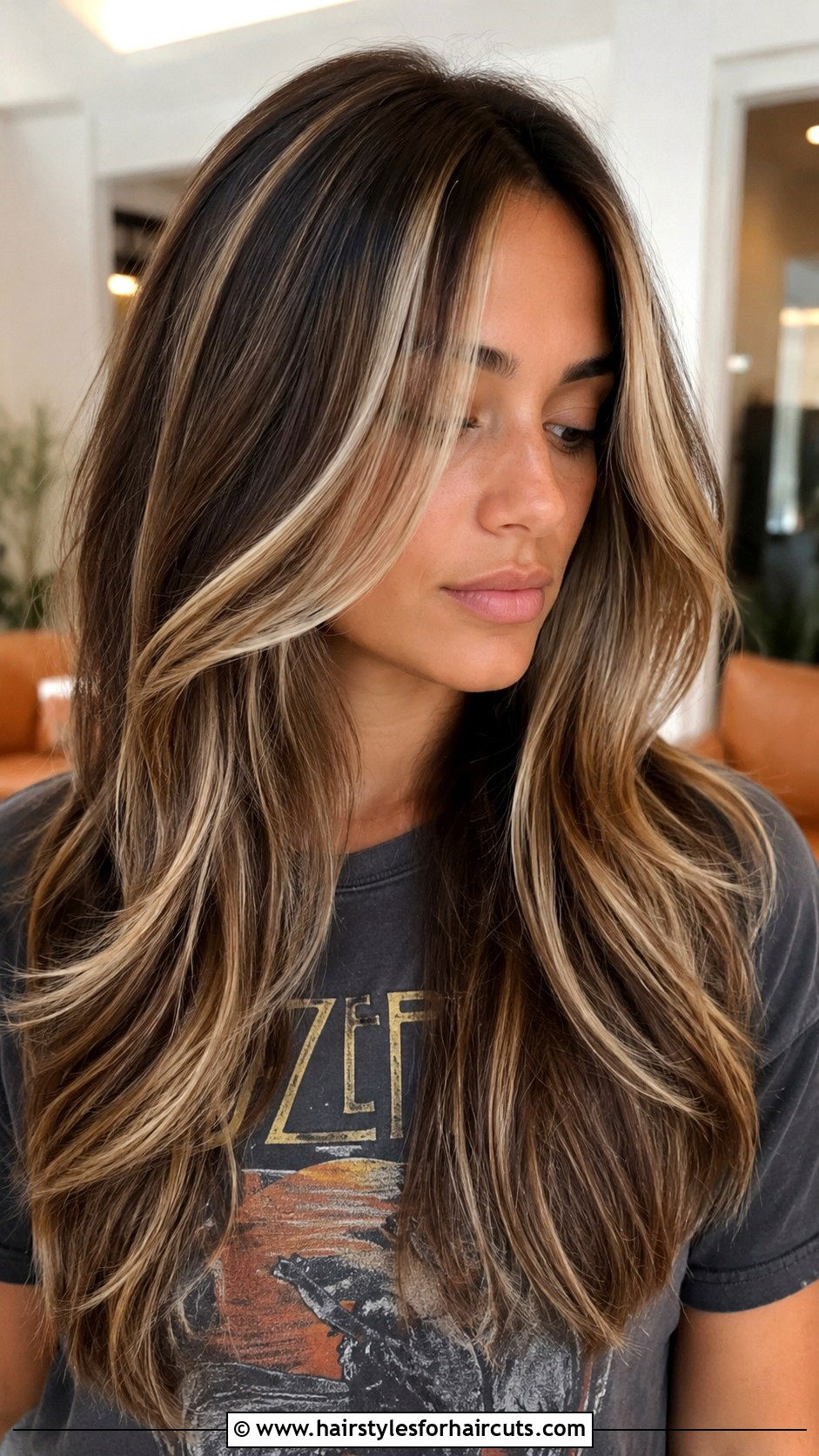 Long Haircut With Chunky Highlights - 25 long hairstyles for women over 60 - 25 long hairstyles for women over 60