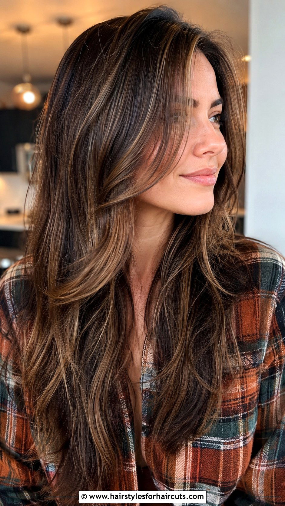 Long Haircut With Subtle Lowlights - 25 haircuts for long thin straight hair - 25 haircuts for long thin straight hair