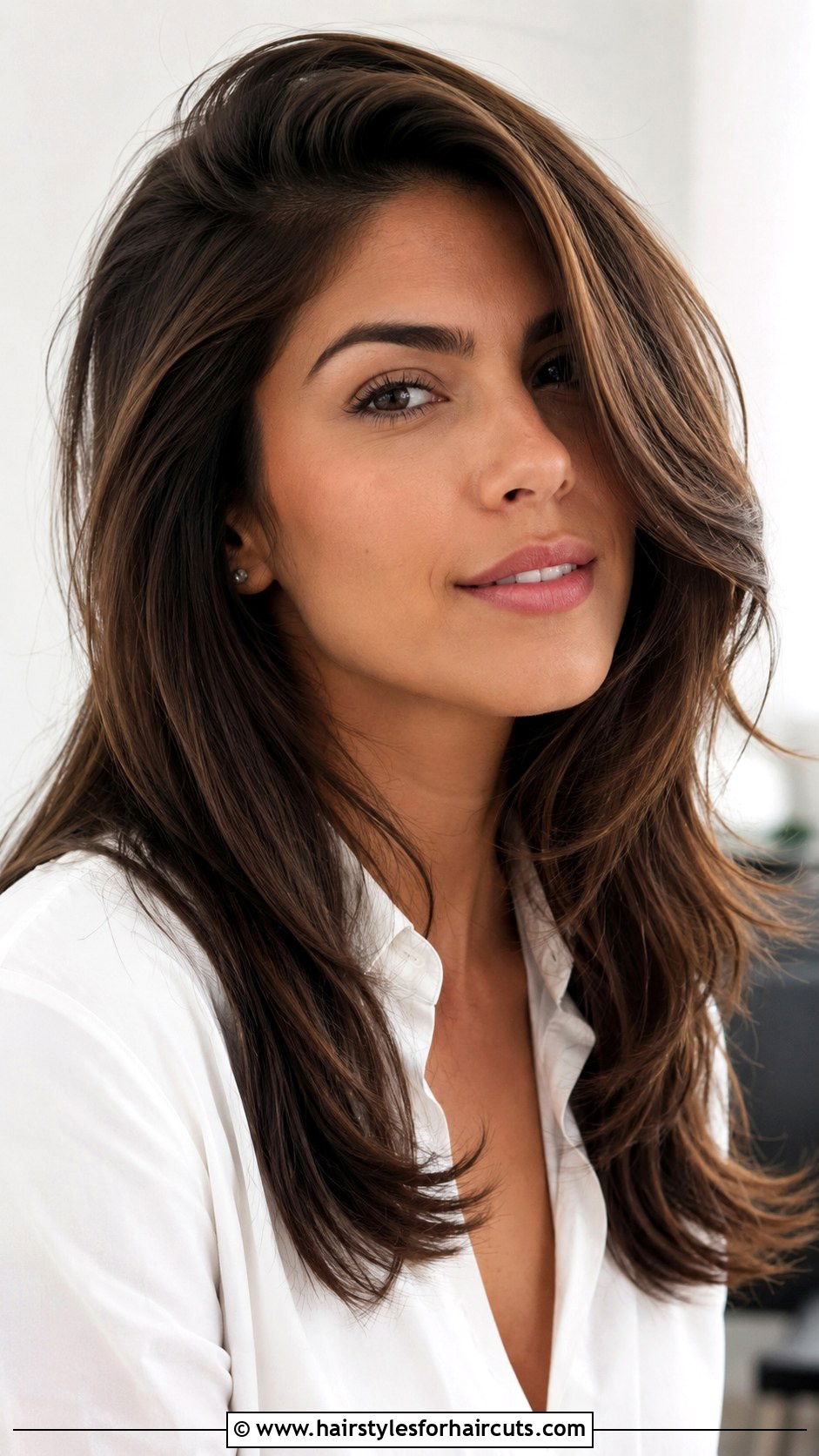 Long Layered Haircut With Deep Side Part - 25 long hairstyles round face - 25 long hairstyles round face