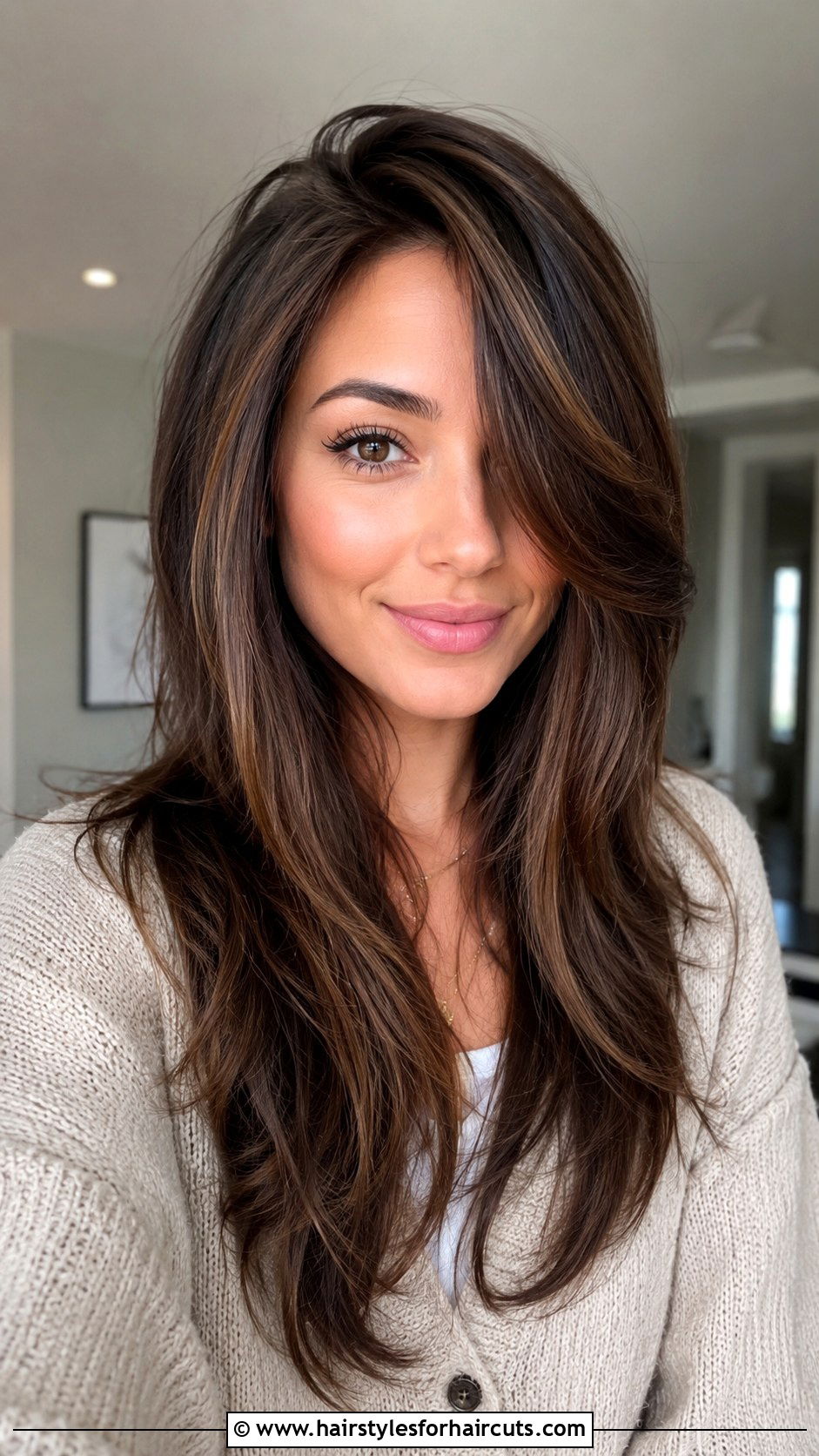 Long Layers With Side Swept Bangs For Redheads - 25 haircuts for redheads with thick hair - 25 haircuts for redheads with thick hair