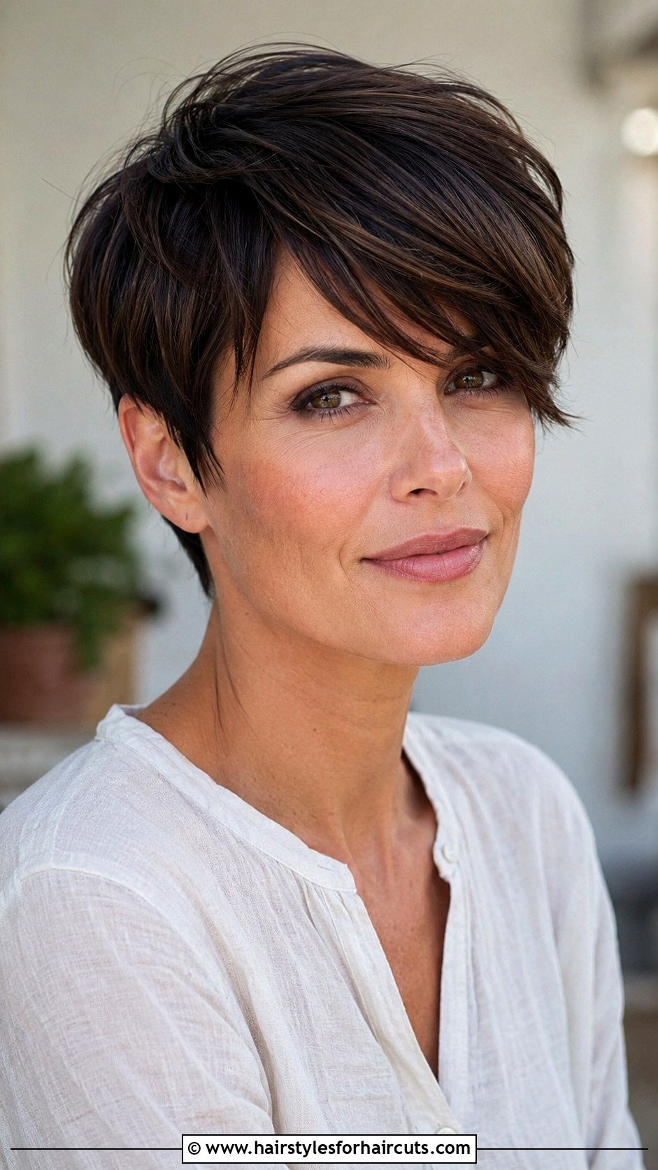 Long Pixie With Side Swept Bangs - 25 best hairstyles for women over 50 - 25 best hairstyles for women over 50