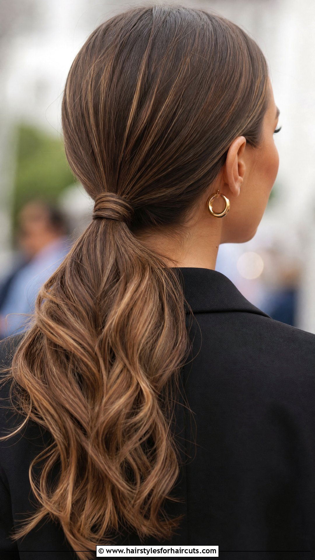 Long Wavy Hair In Low Ponytail - 25 long hairstyles for thick wavy hair - 25 long hairstyles for thick wavy hair