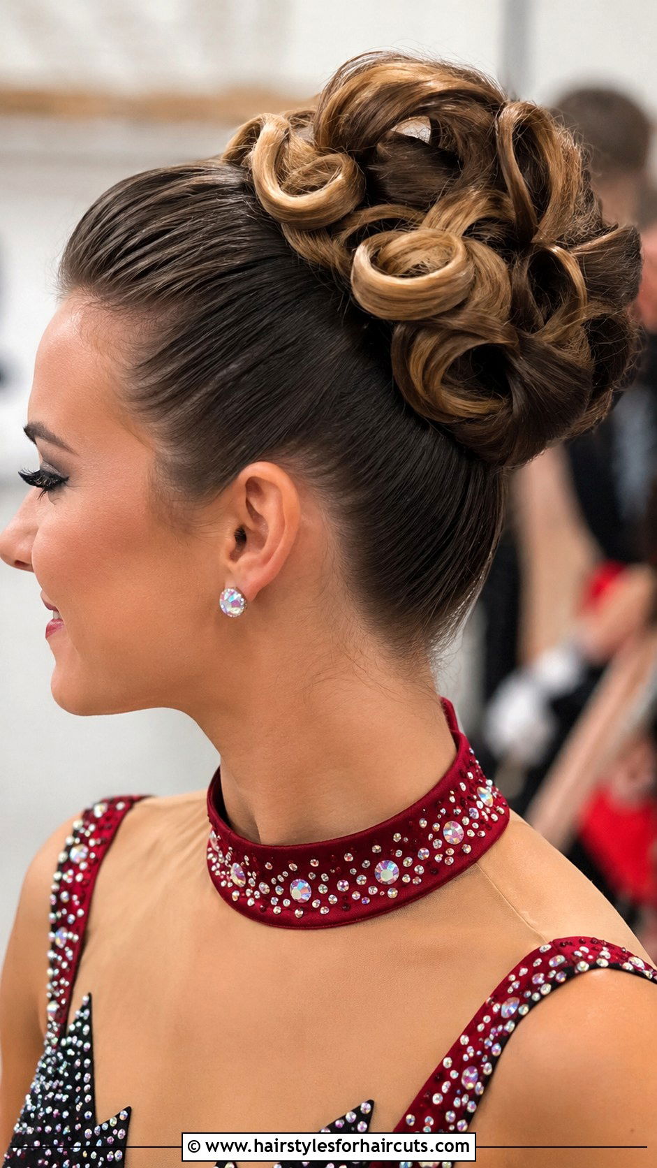 Looped Ponytail Updo - 25 easy dance hairstyles for long hair - 25 easy dance hairstyles for long hair