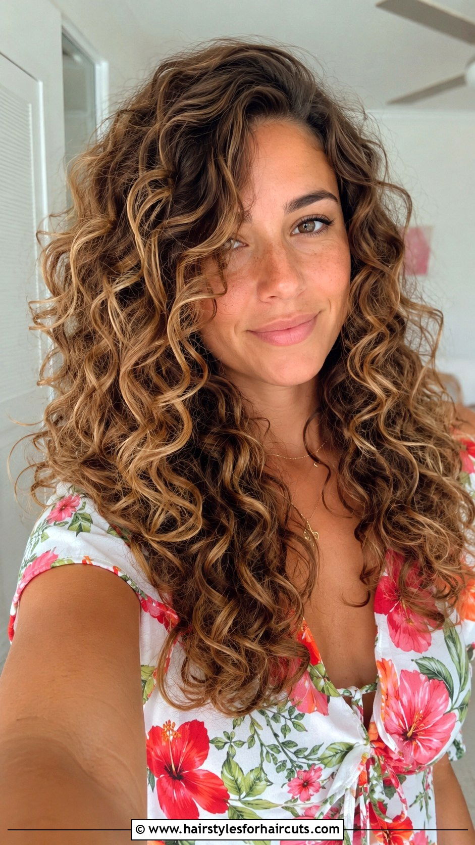 Loose Beach Curls - 25 beach hairstyles - 25 beach hairstyles