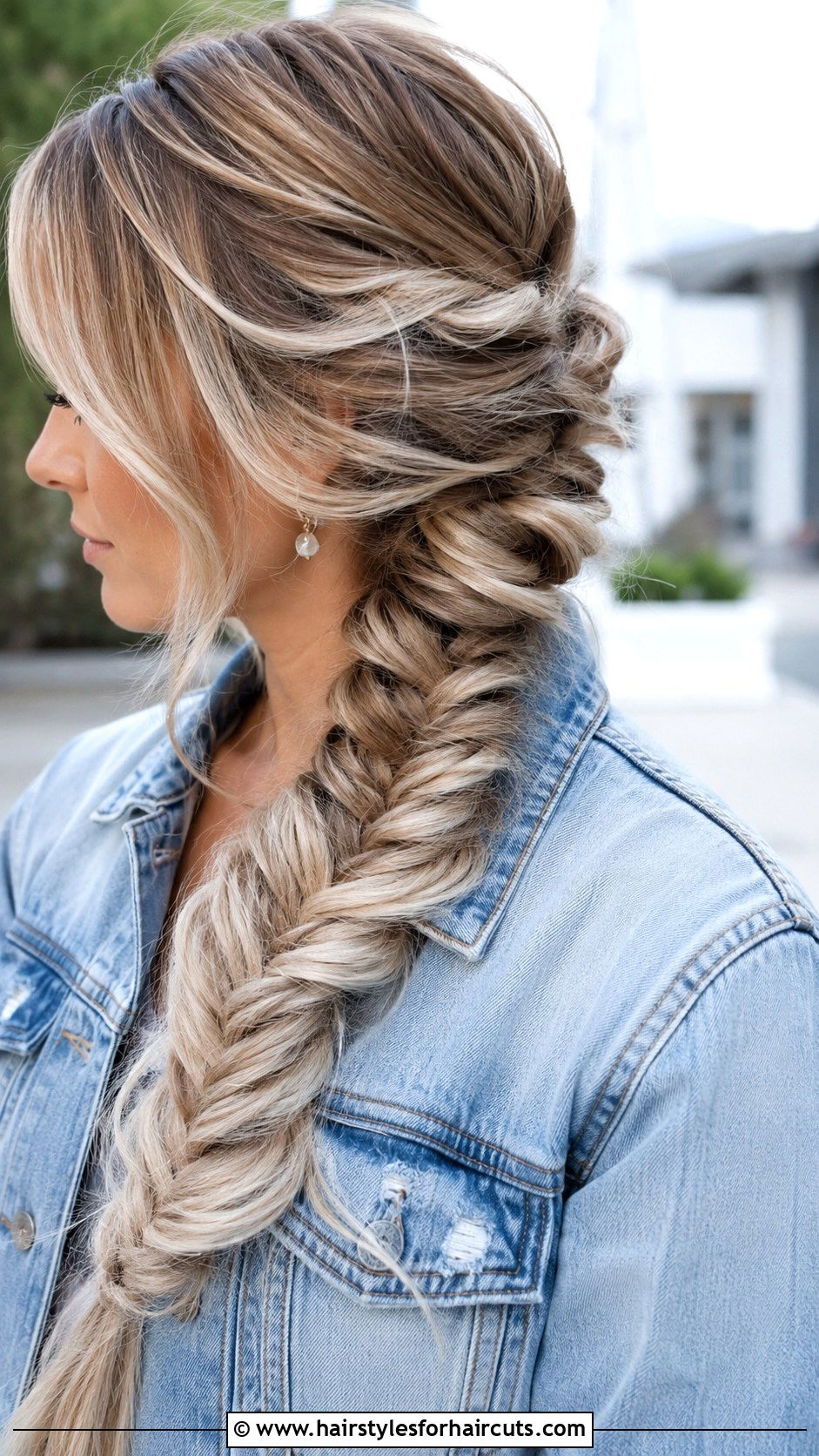 Loose Boho Fishtail Braid - 25 easy boho hairstyles for medium hair - 25 easy boho hairstyles for medium hair