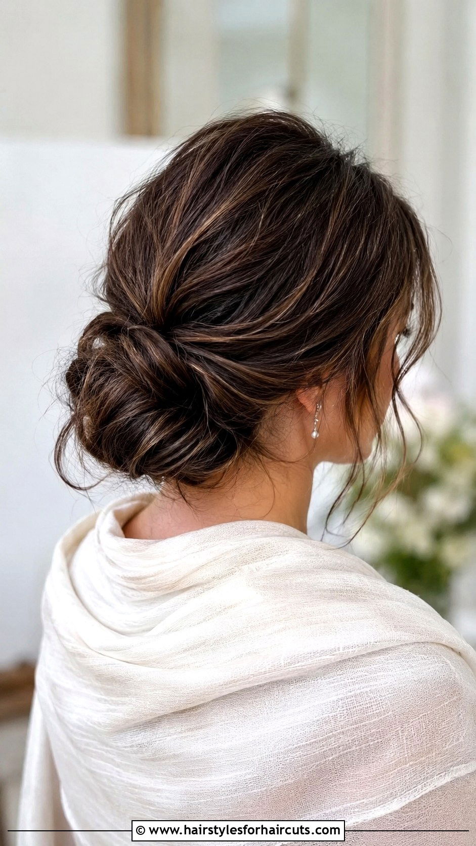Loose Chignon For Medium Hair - 25 cute fall hairstyles for medium hair - 25 cute fall hairstyles for medium hair