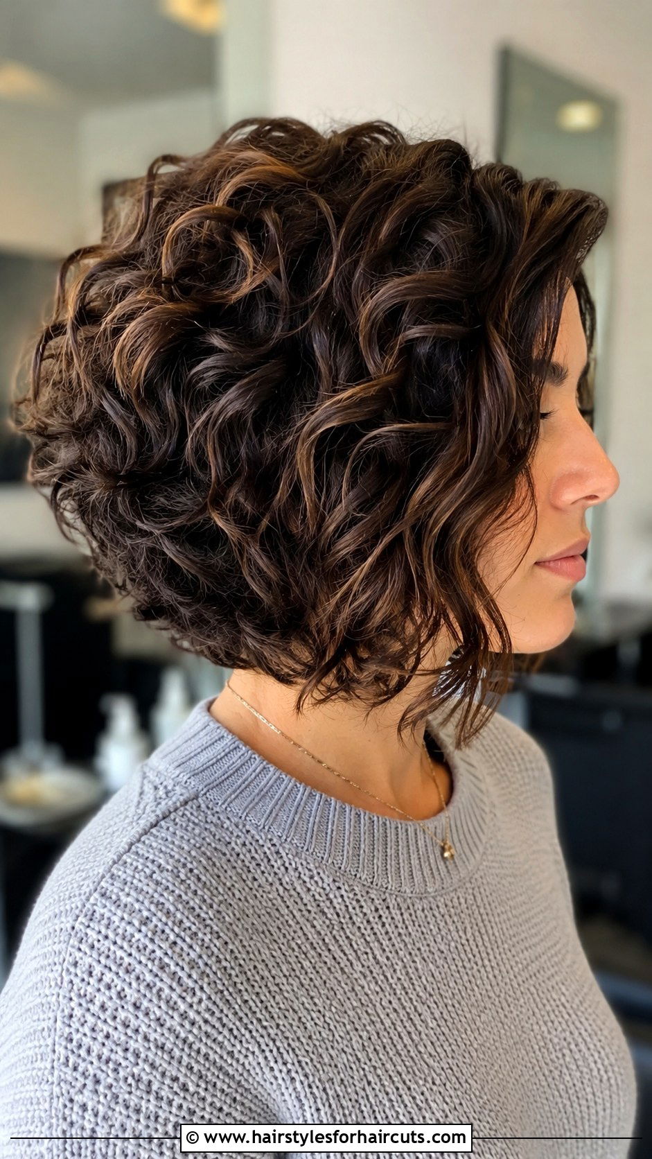 Loose Curls Inverted Bob - 25 loose curls hairstyles for short hair - 25 loose curls hairstyles for short hair