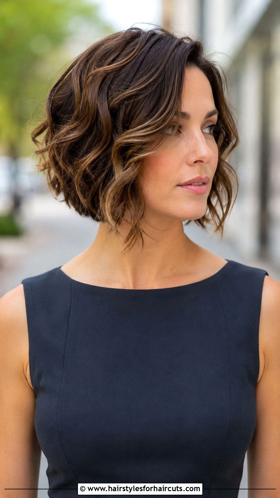 Loose Curls On A Line Bob - 25 loose curls hairstyles for medium hair - 25 loose curls hairstyles for medium hair