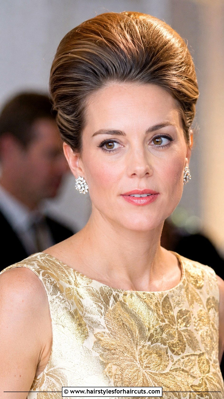 Loose Deep Side Part Waves - 25 dressy hairstyles for shoulder length hair - 25 dressy hairstyles for shoulder length hair