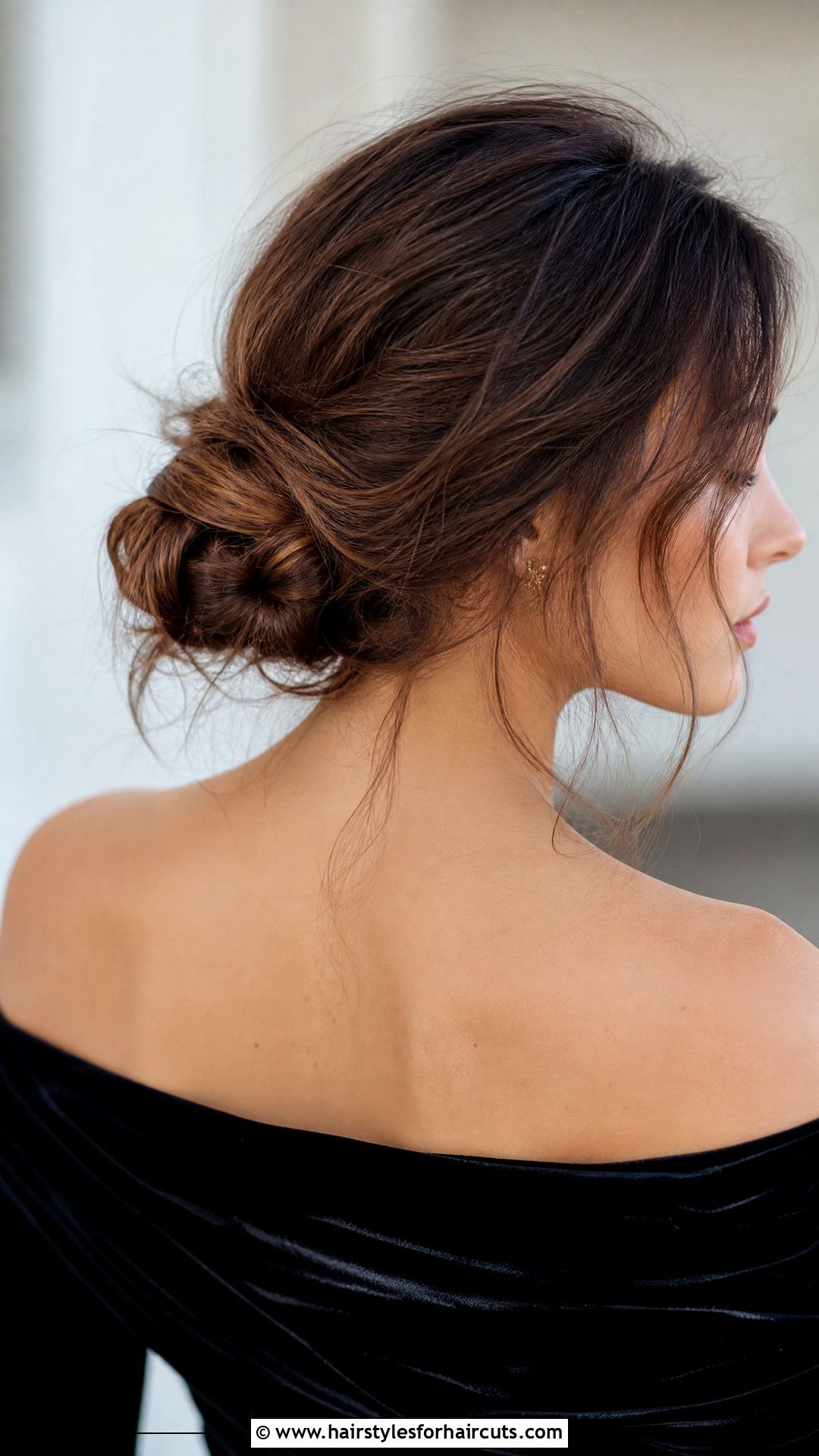 Loose Low Chignon Bun - 25 romantic date night hairstyles for long hair - 25 romantic date night hairstyles for long hair