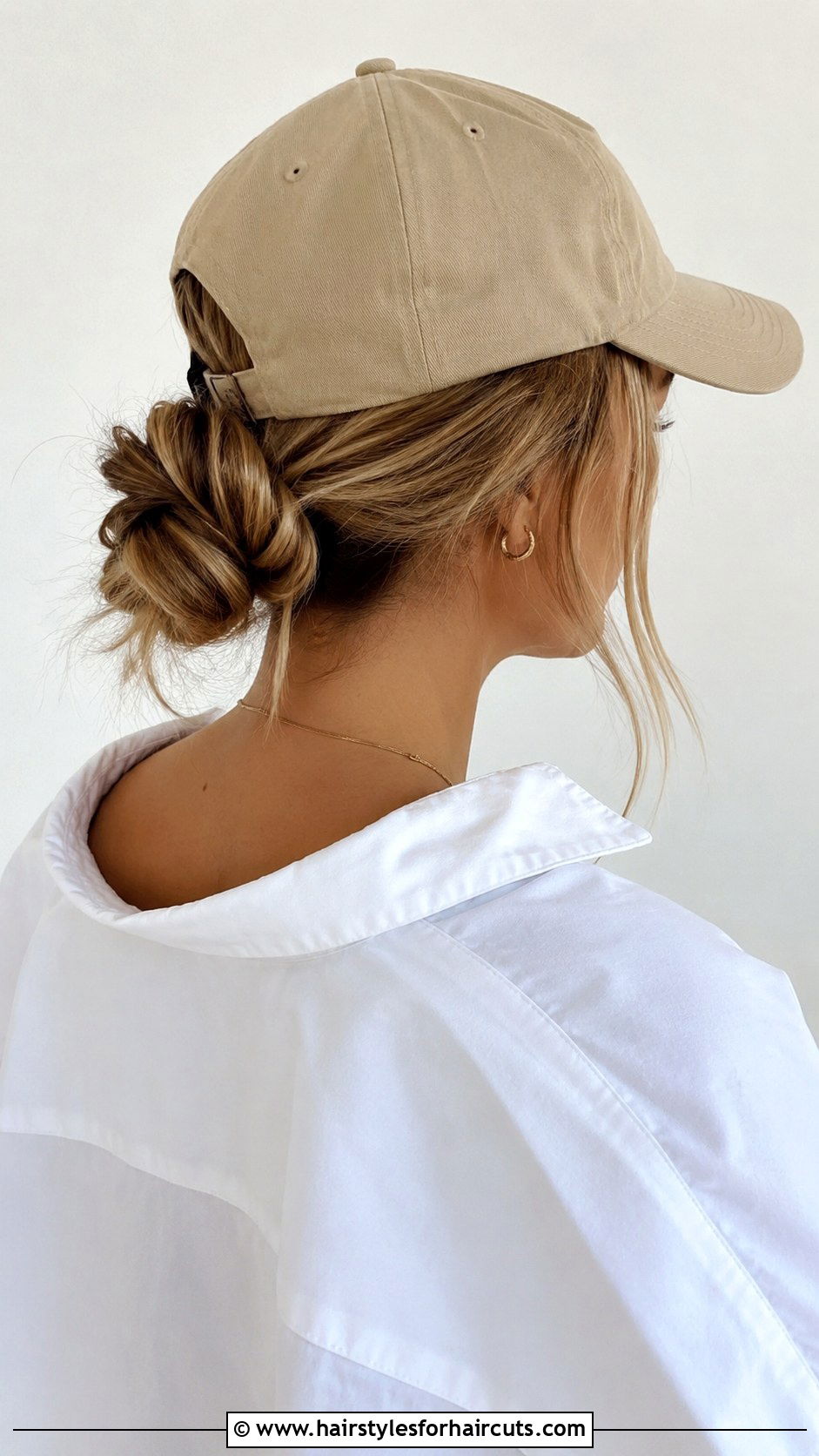 Loose Low Chignon - 25 baseball cap hairstyles medium length hair - 25 baseball cap hairstyles medium length hair