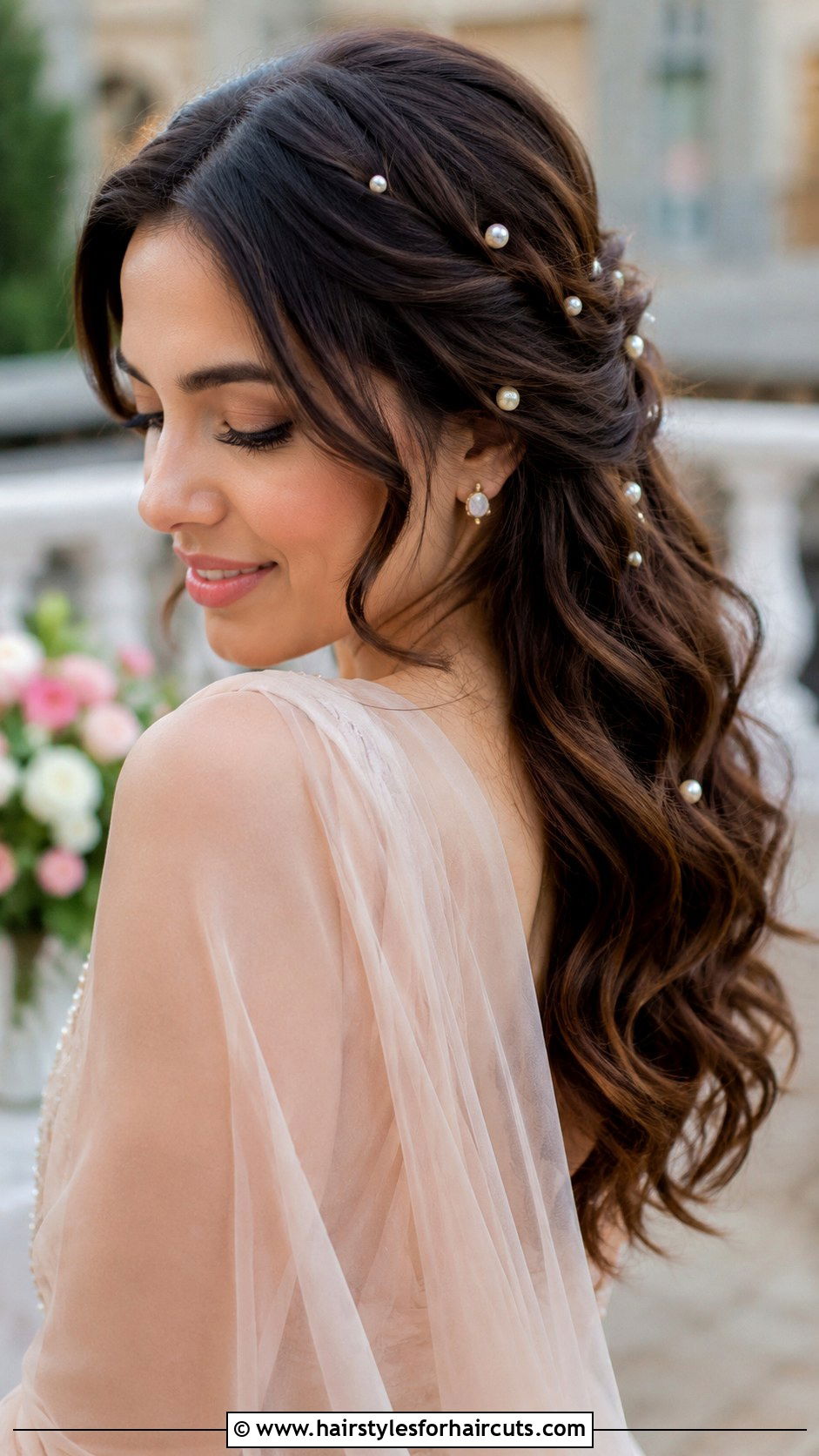 Loose Waves With Pearl Pins - 25 hairstyles with hair clips - 25 hairstyles with hair clips