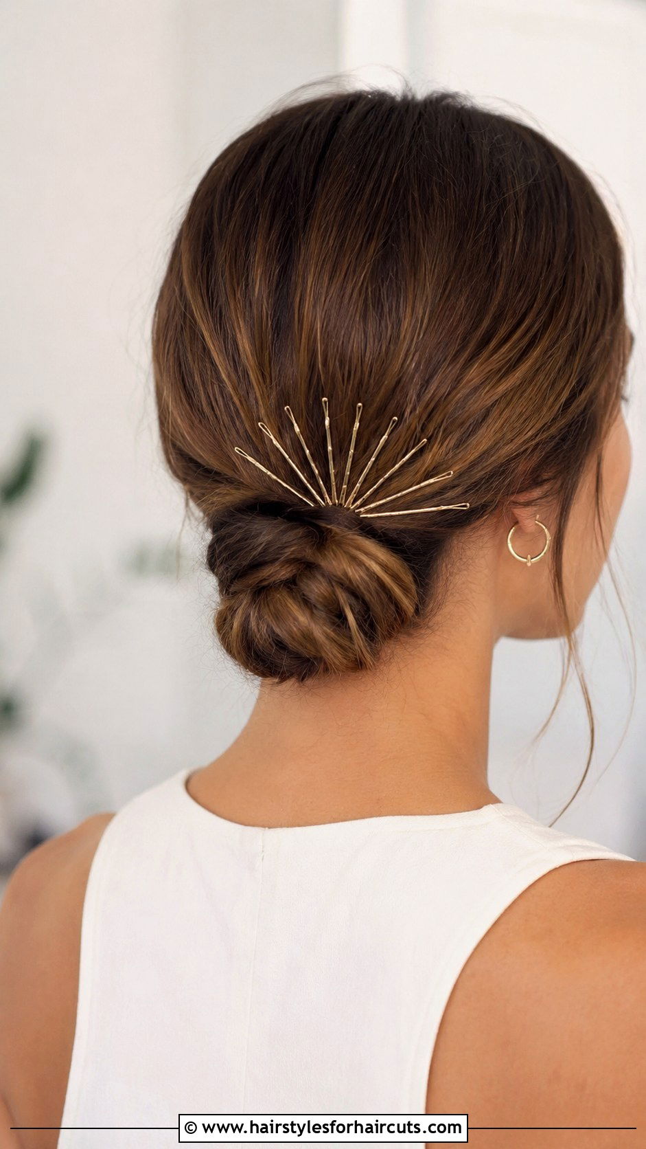 Low Bun With Bobby Pin Art - 25 easy low bun hairstyles for short hair - 25 easy low bun hairstyles for short hair