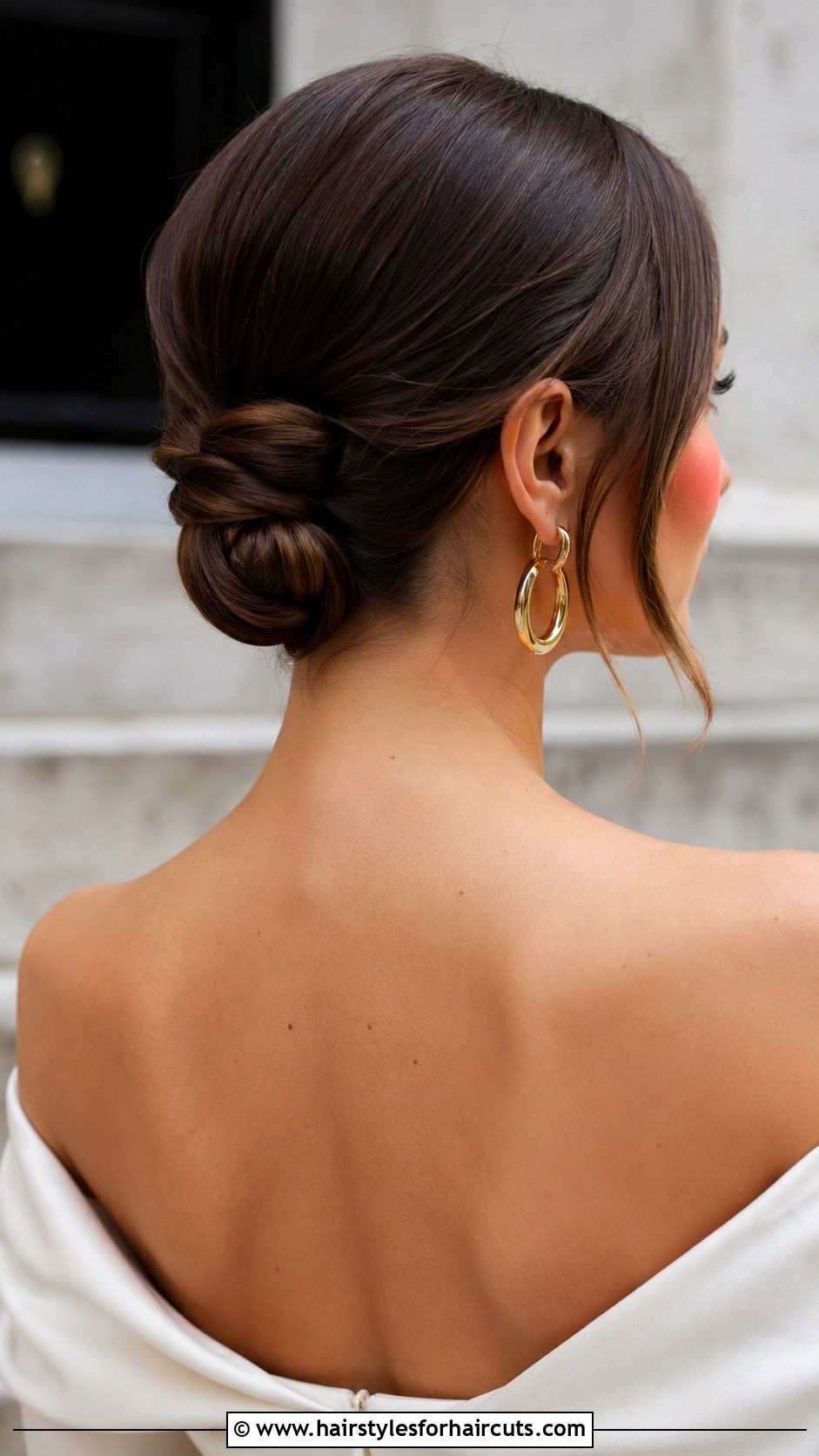 Low Chignon - 25 cute hairstyles - 25 cute hairstyles