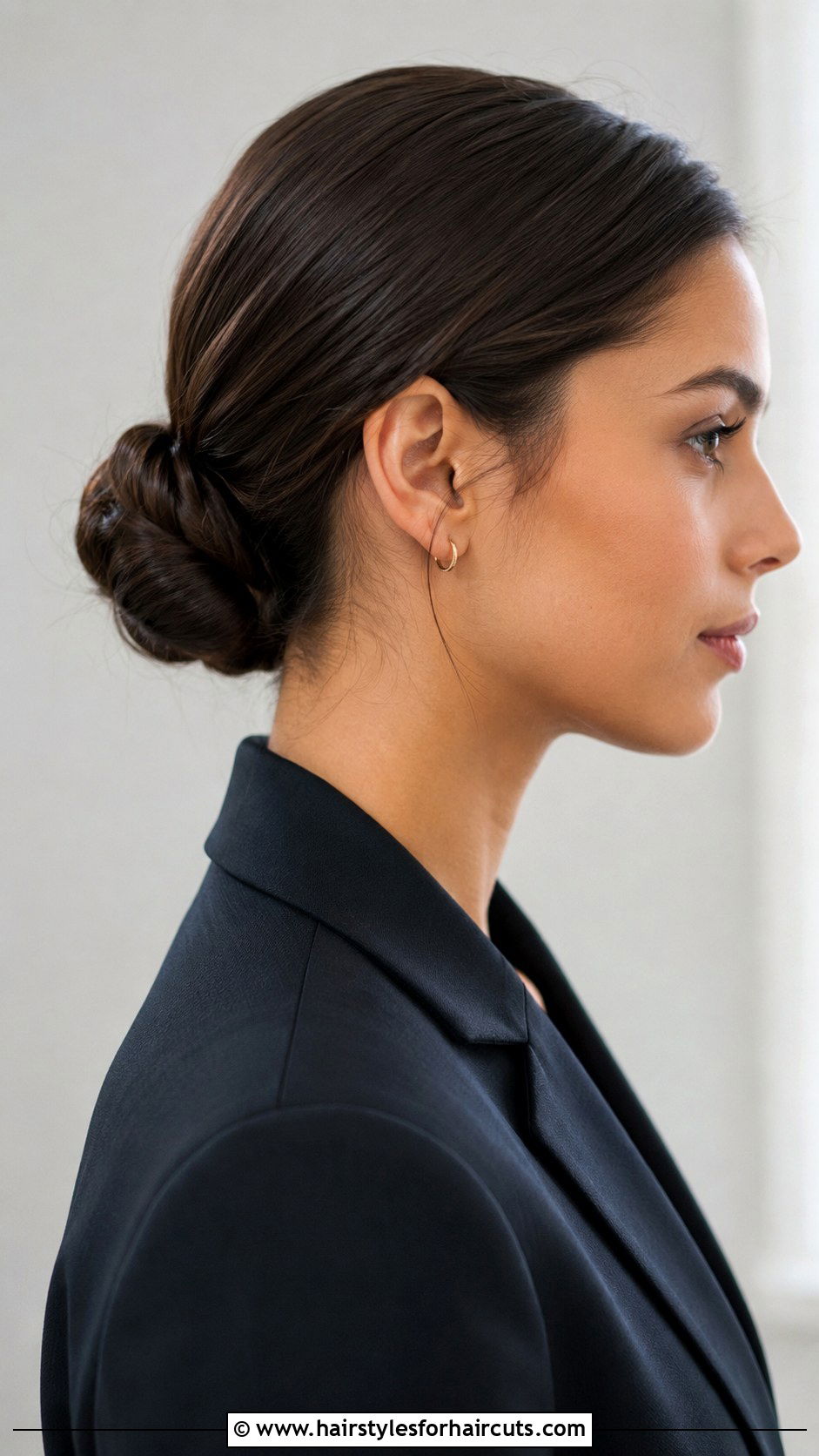 Low Chignon - 25 simple hairstyles girl easy - 25 simple hairstyles girl easy