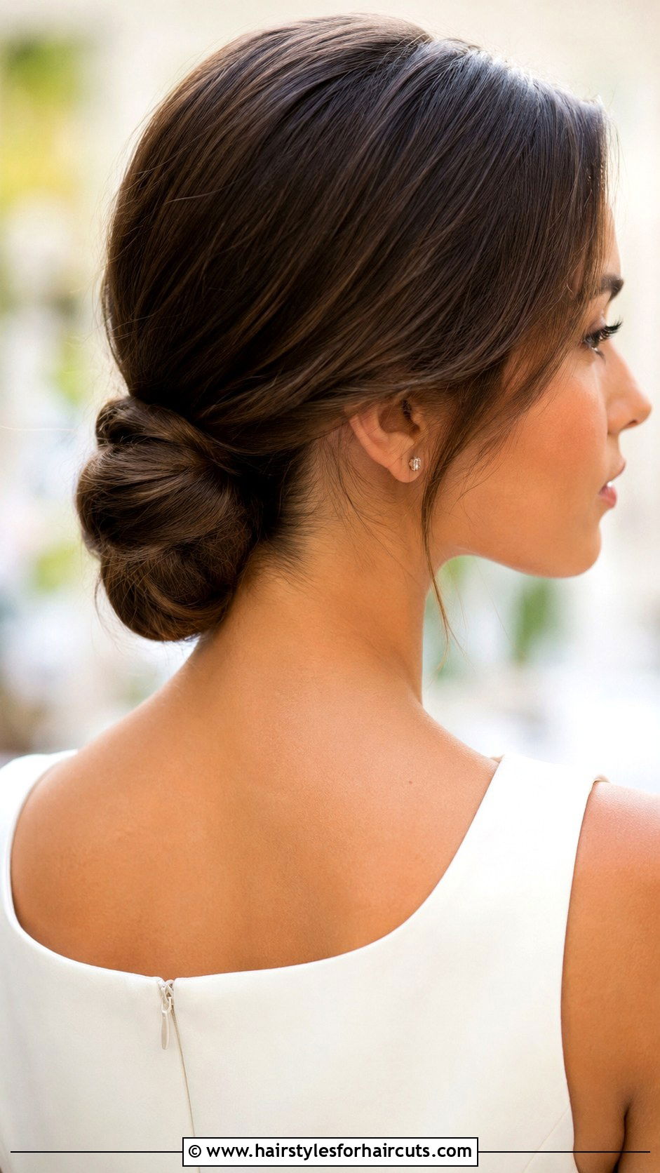 Low Chignon For School - 25 school hairstyles - 25 school hairstyles
