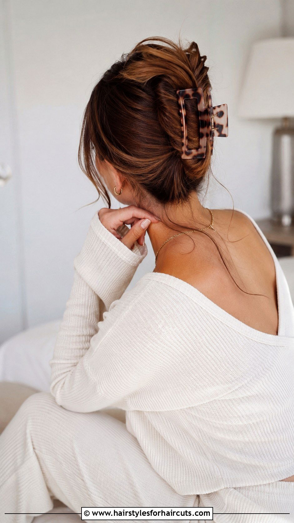Low Chignon Long Straight Hair - 25 hairstyles for girls with long straight hair - 25 hairstyles for girls with long straight hair