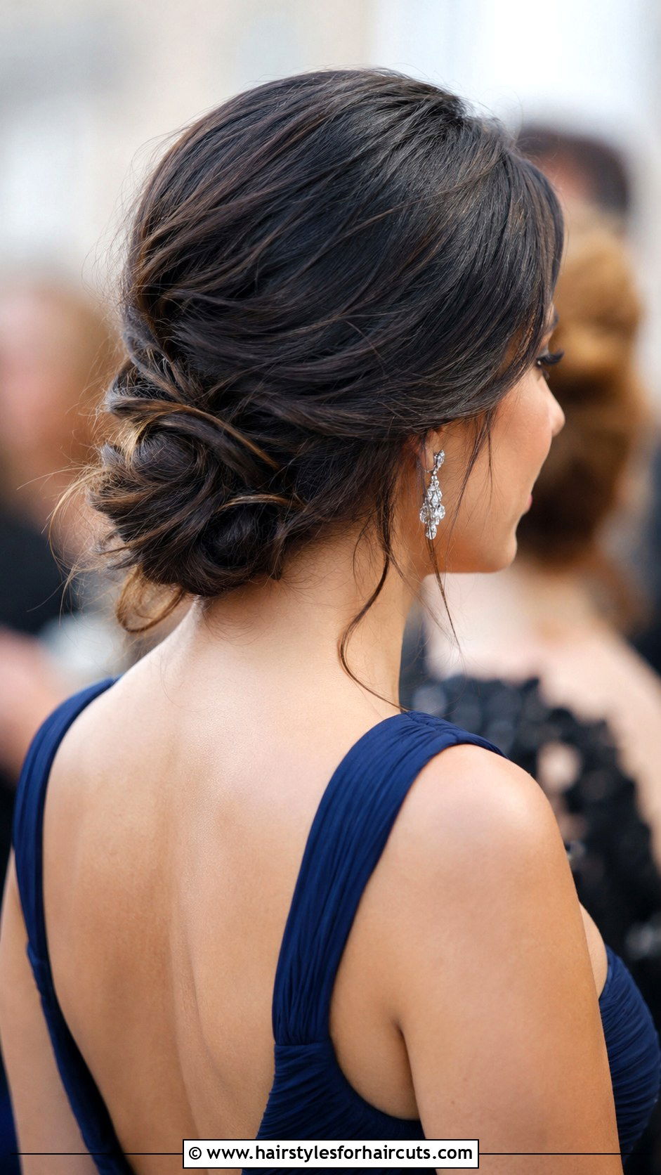 Low Chignon Updo - 25 easy formal hairstyles for long hair - 25 easy formal hairstyles for long hair