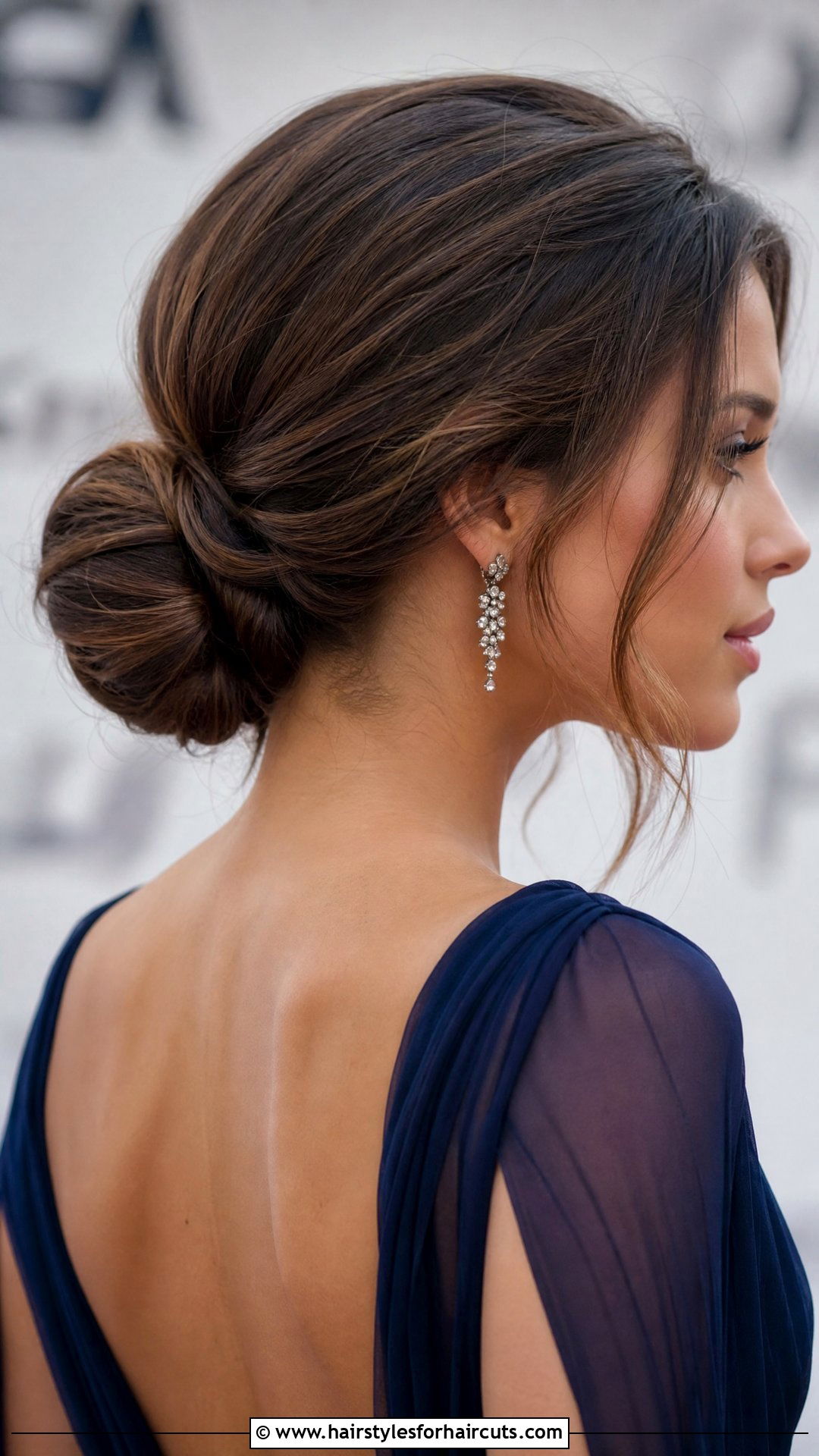 Low Chignon Updo - 25 formal hairstyles for medium hair - 25 formal hairstyles for medium hair