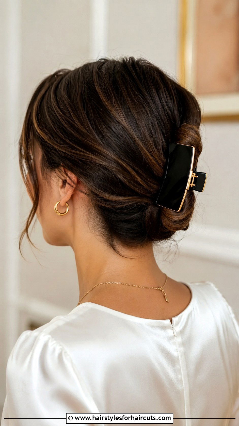 Low Chignon With Claw Clip - 25 claw clip hairstyles black girl straight hair - 25 claw clip hairstyles black girl straight hair