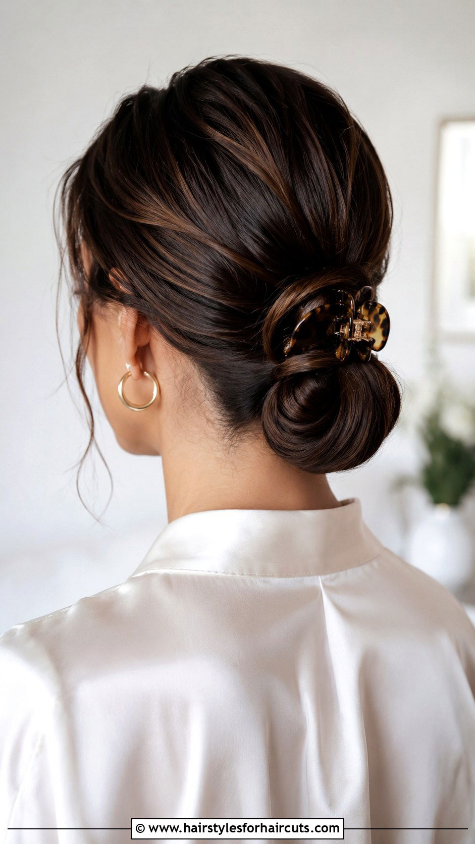 Low Chignon With Claw Clip - 25 claw clips hairstyles for thick hair - 25 claw clips hairstyles for thick hair