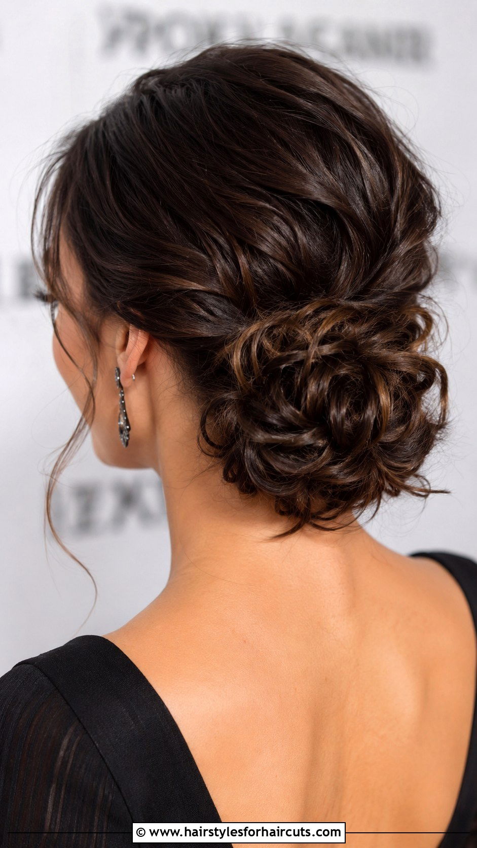 Low Curly Chignon - 25 cute hairstyles for curly hair white girl - 25 cute hairstyles for curly hair white girl