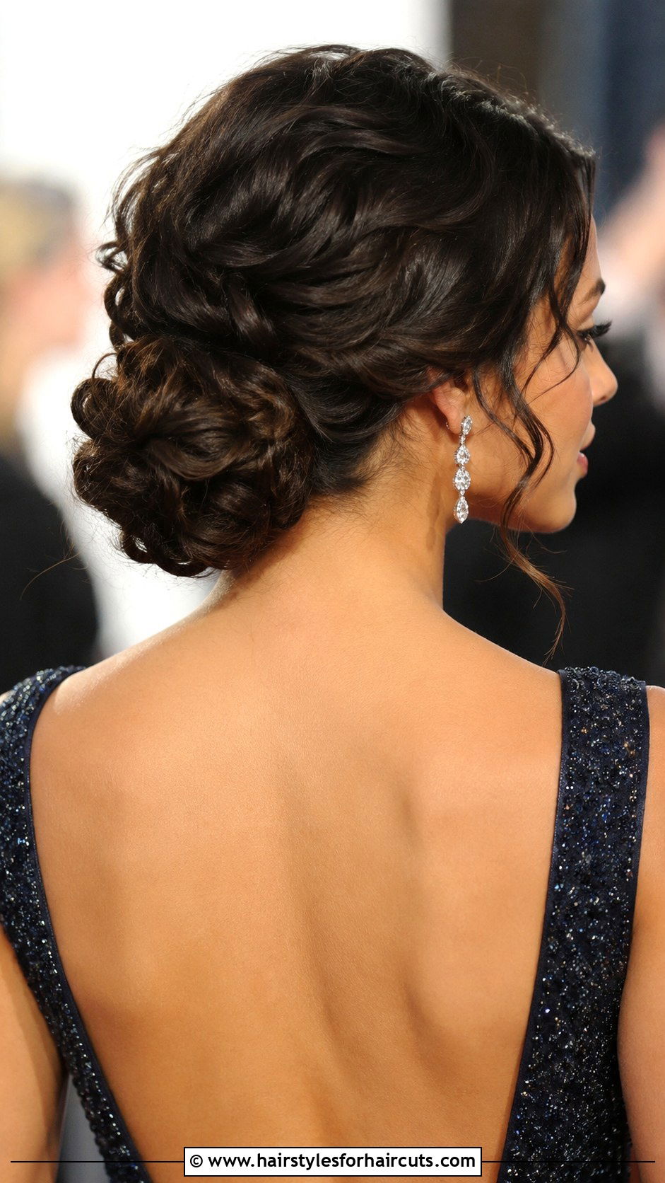 Low Curly Chignon - 25 cute hairstyles for medium curly hair - 25 cute hairstyles for medium curly hair