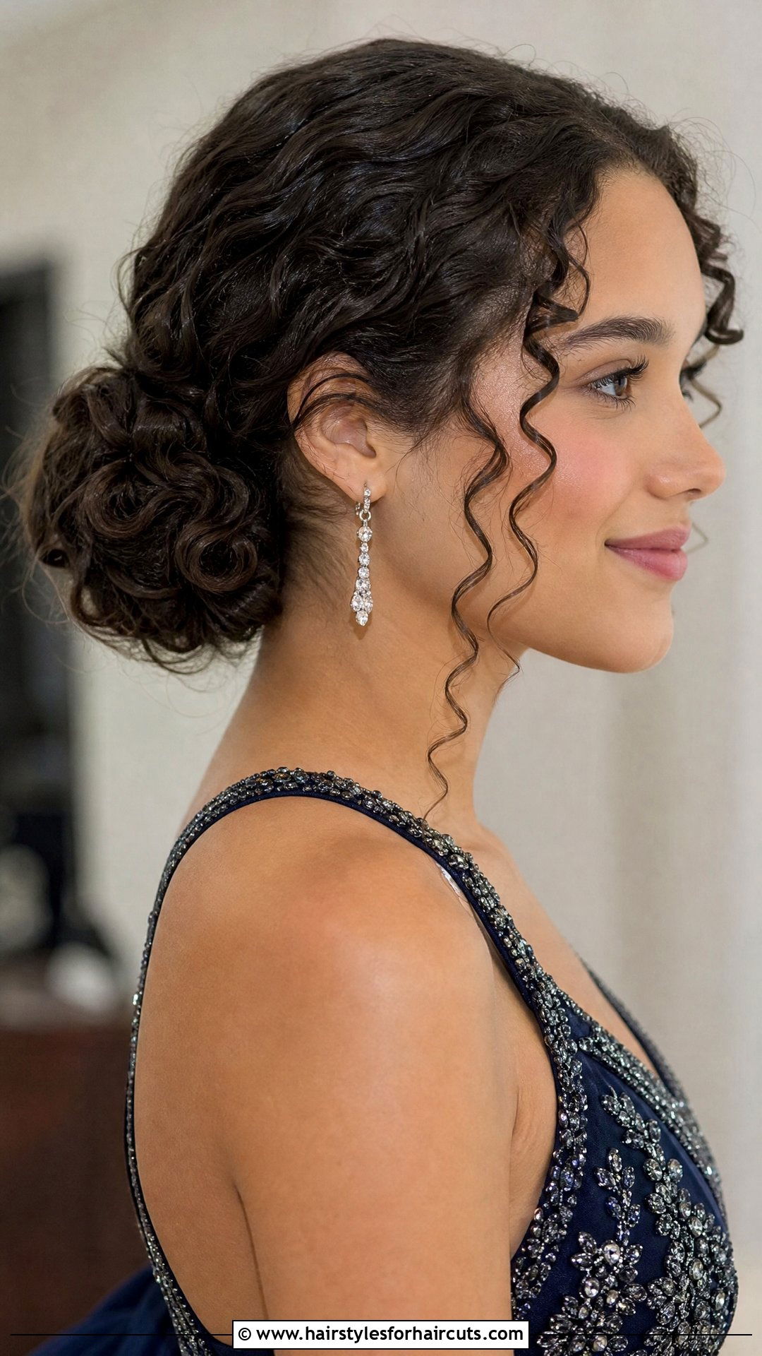 Low Curly Chignon - 25 easy hairstyles for mixed hair teenage girl - 25 easy hairstyles for mixed hair teenage girl