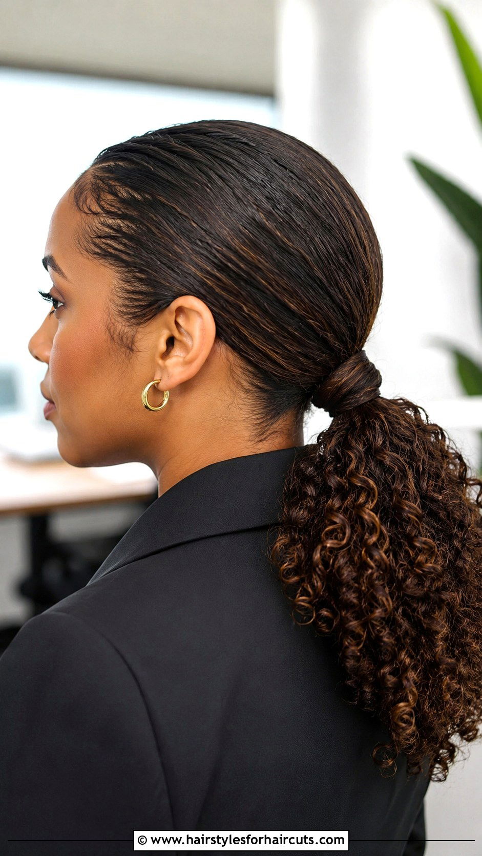 Low Curly Ponytail - 25 hairstyles to do on curly hair - 25 hairstyles to do on curly hair