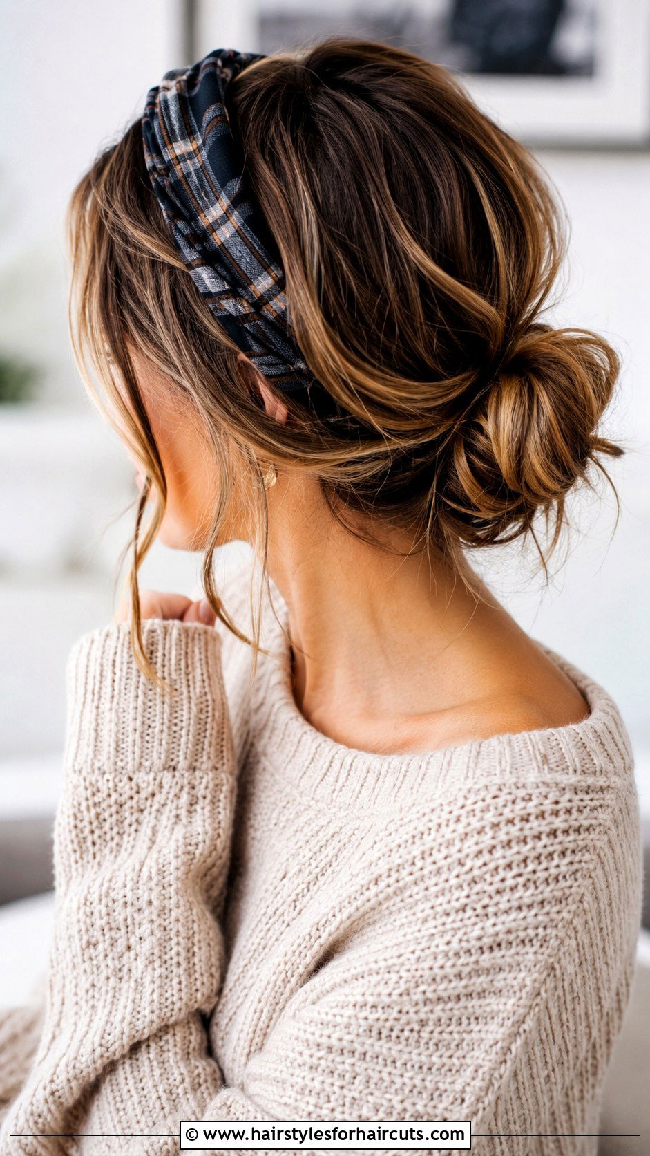 Low Messy Bun With Headband - 25 graduation hairstyles for straight hair - 25 graduation hairstyles for straight hair